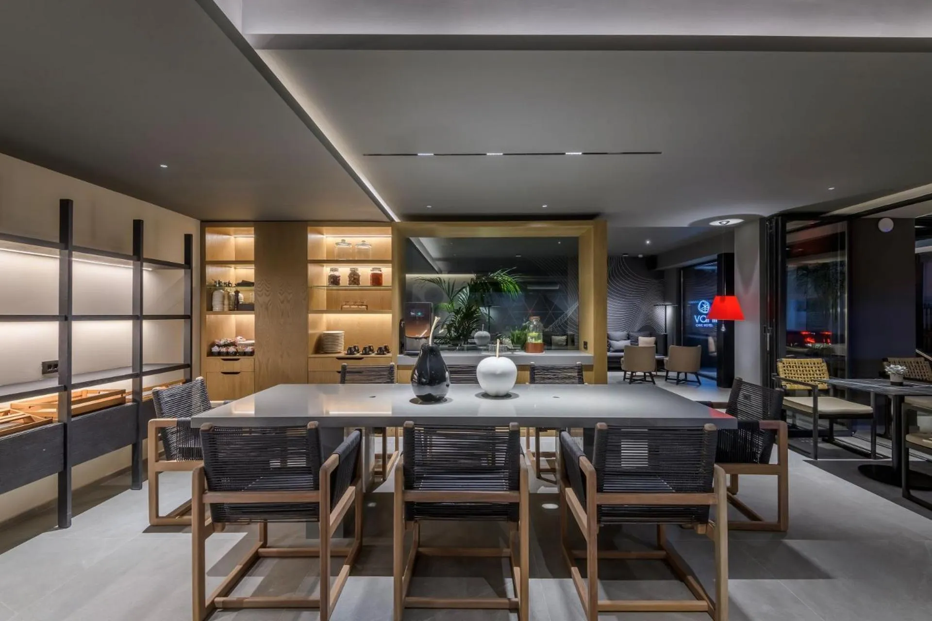 Restaurant/places to eat in Evanik Chic Hotel