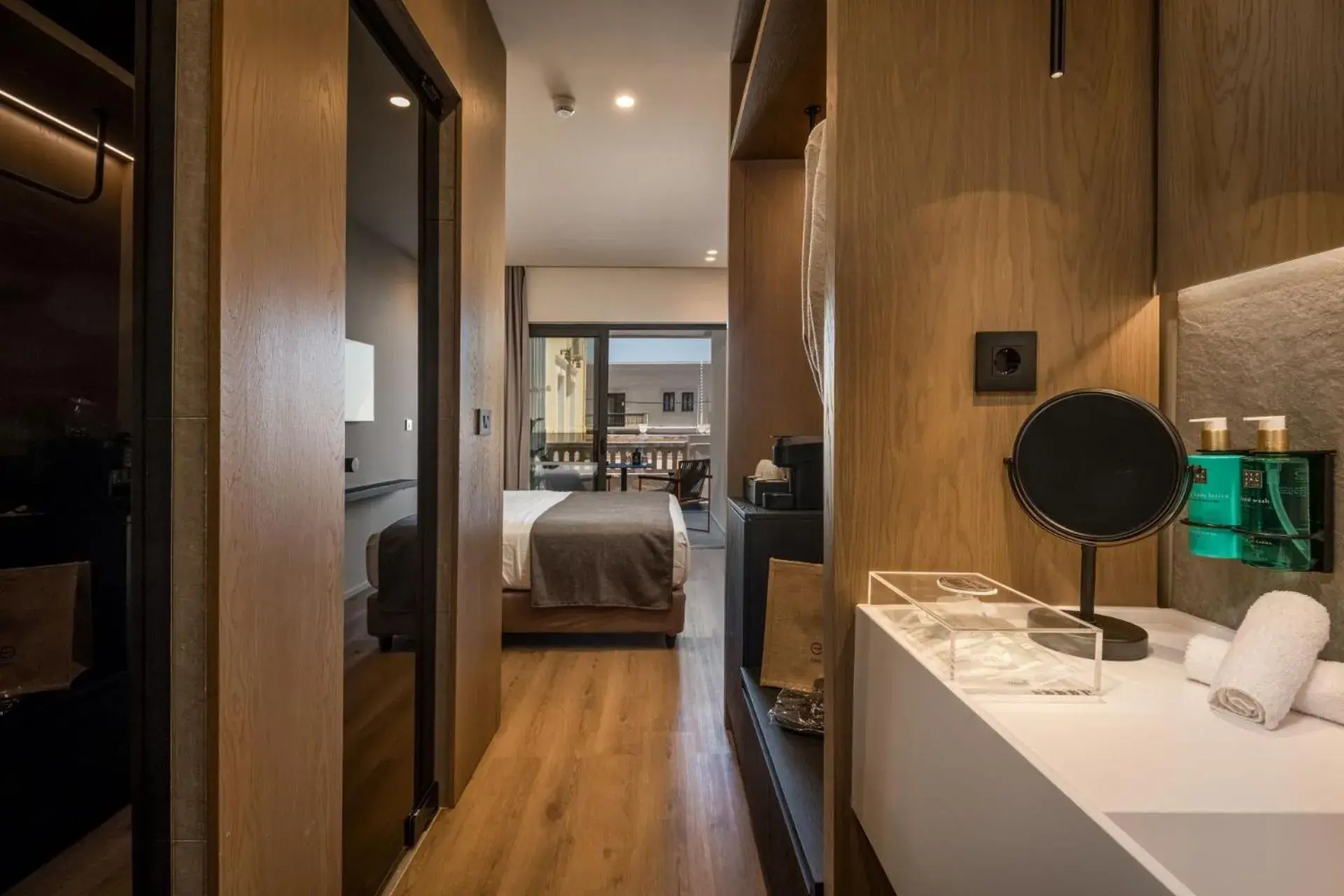 Photo of the whole room, Bed in Evanik Chic Hotel Photo of the whole room, Bed in Evanik Chic Hotel