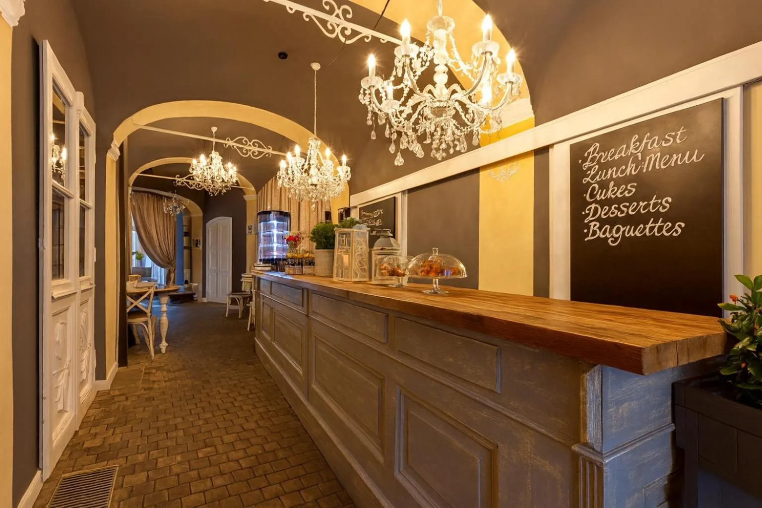 Restaurant/places to eat in Cathedral Prague Apartments