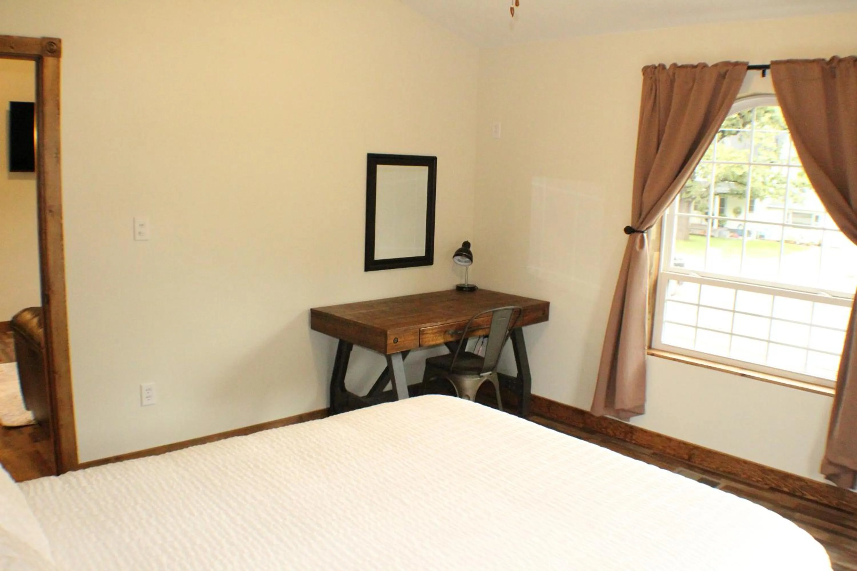 Bed in Trailhead Suites