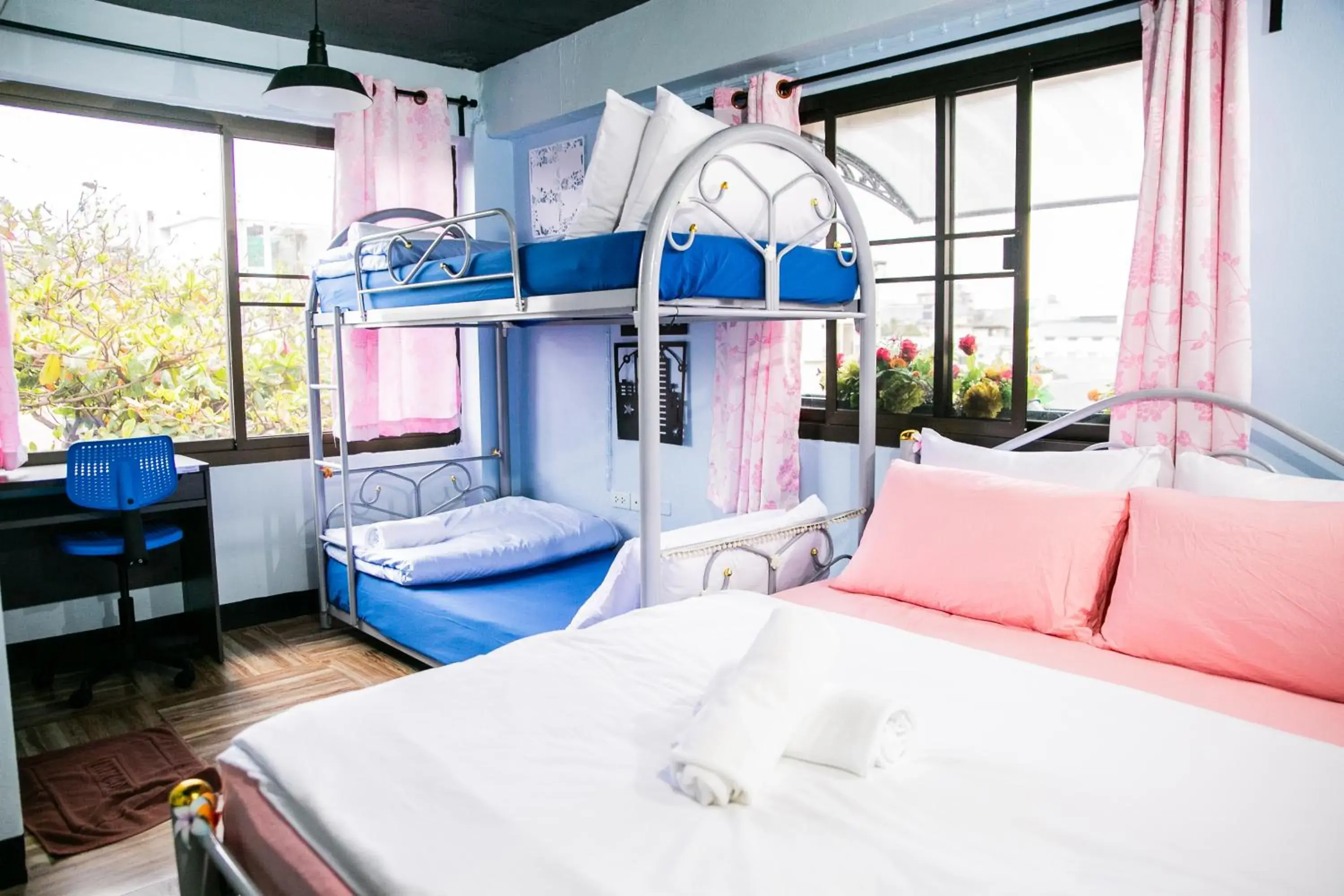 Bed in Bangkok Canale Home at Khaosarn Bed in Bangkok Canale Home at Khaosarn