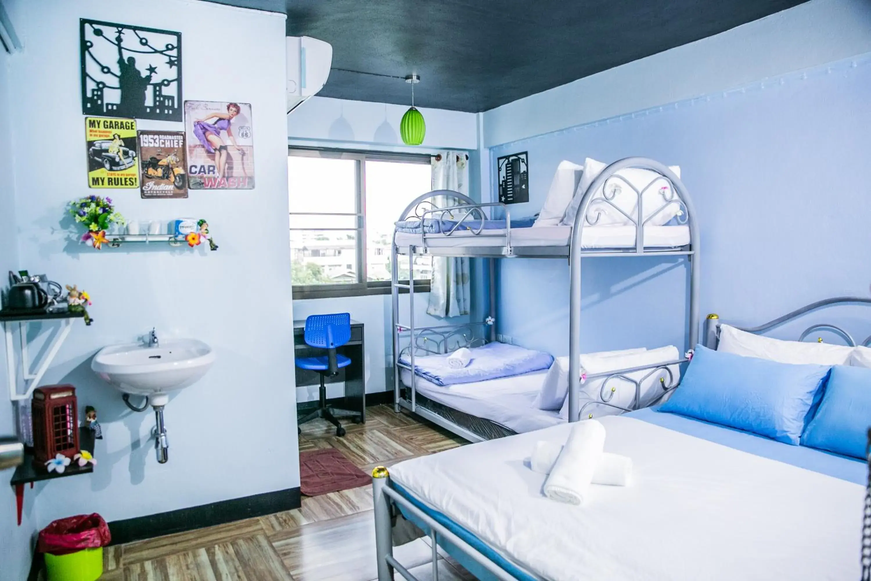 Bed in Bangkok Canale Home at Khaosarn Bed in Bangkok Canale Home at Khaosarn