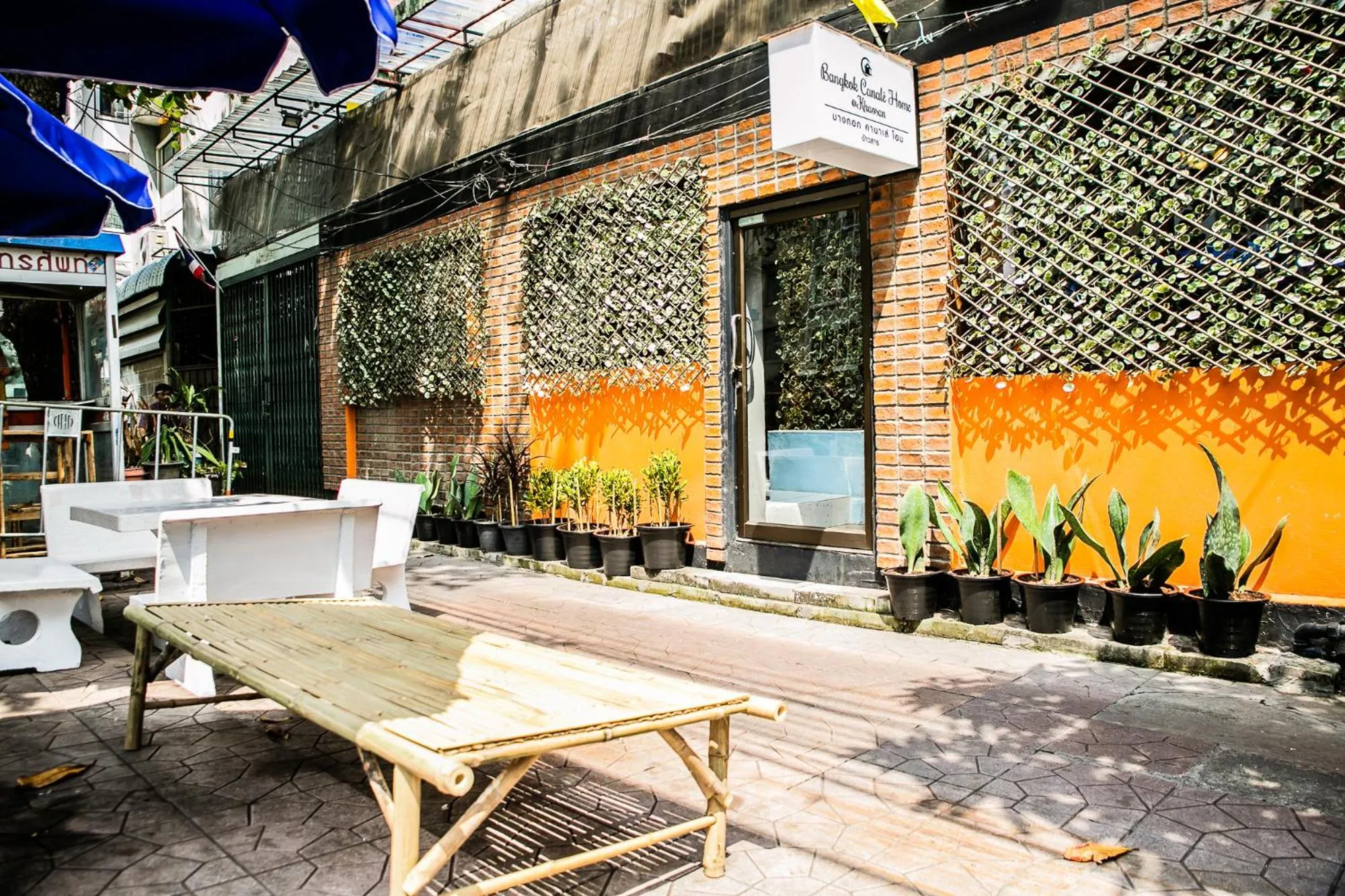 Facade/entrance in Bangkok Canale Home at Khaosarn