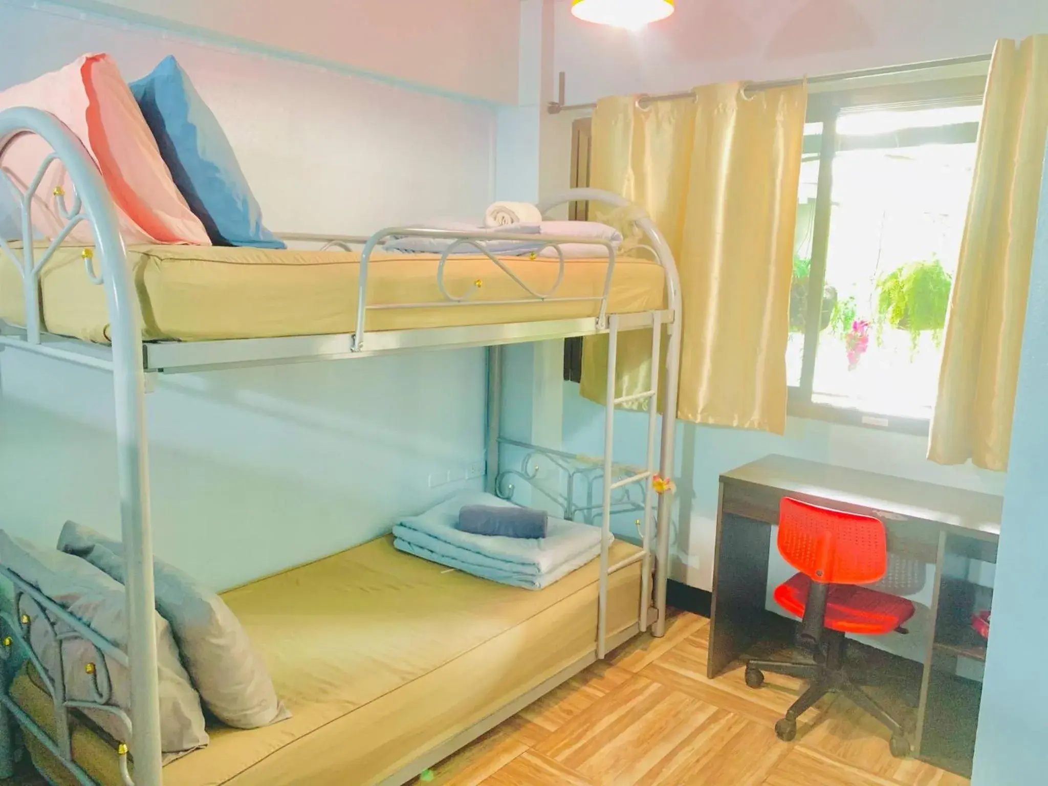 Twin Room with Private Bathroom in Bangkok Canale Home at Khaosarn Twin Room with Private Bathroom in Bangkok Canale Home at Khaosarn