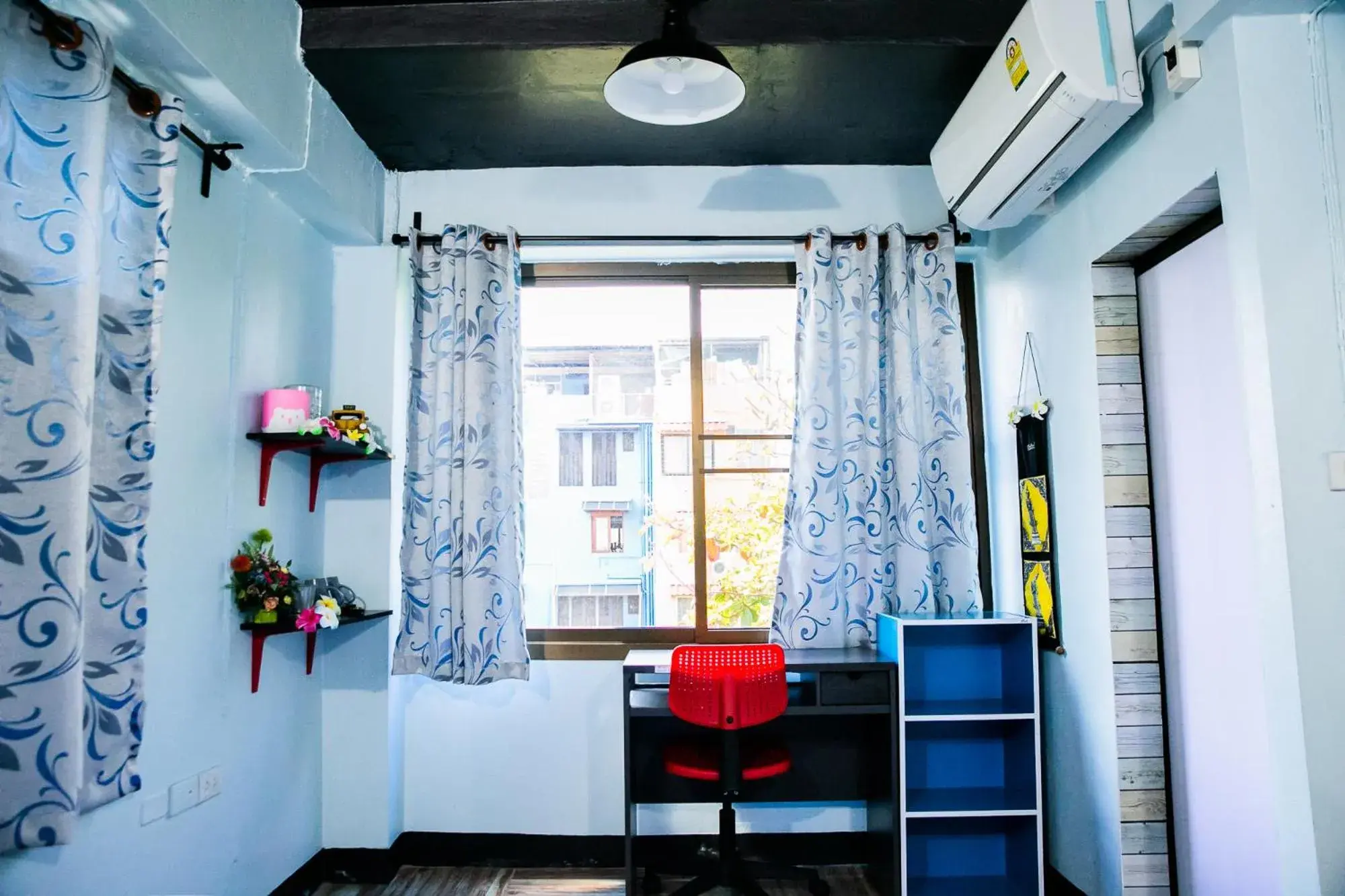 Bed in Bangkok Canale Home at Khaosarn Bed in Bangkok Canale Home at Khaosarn