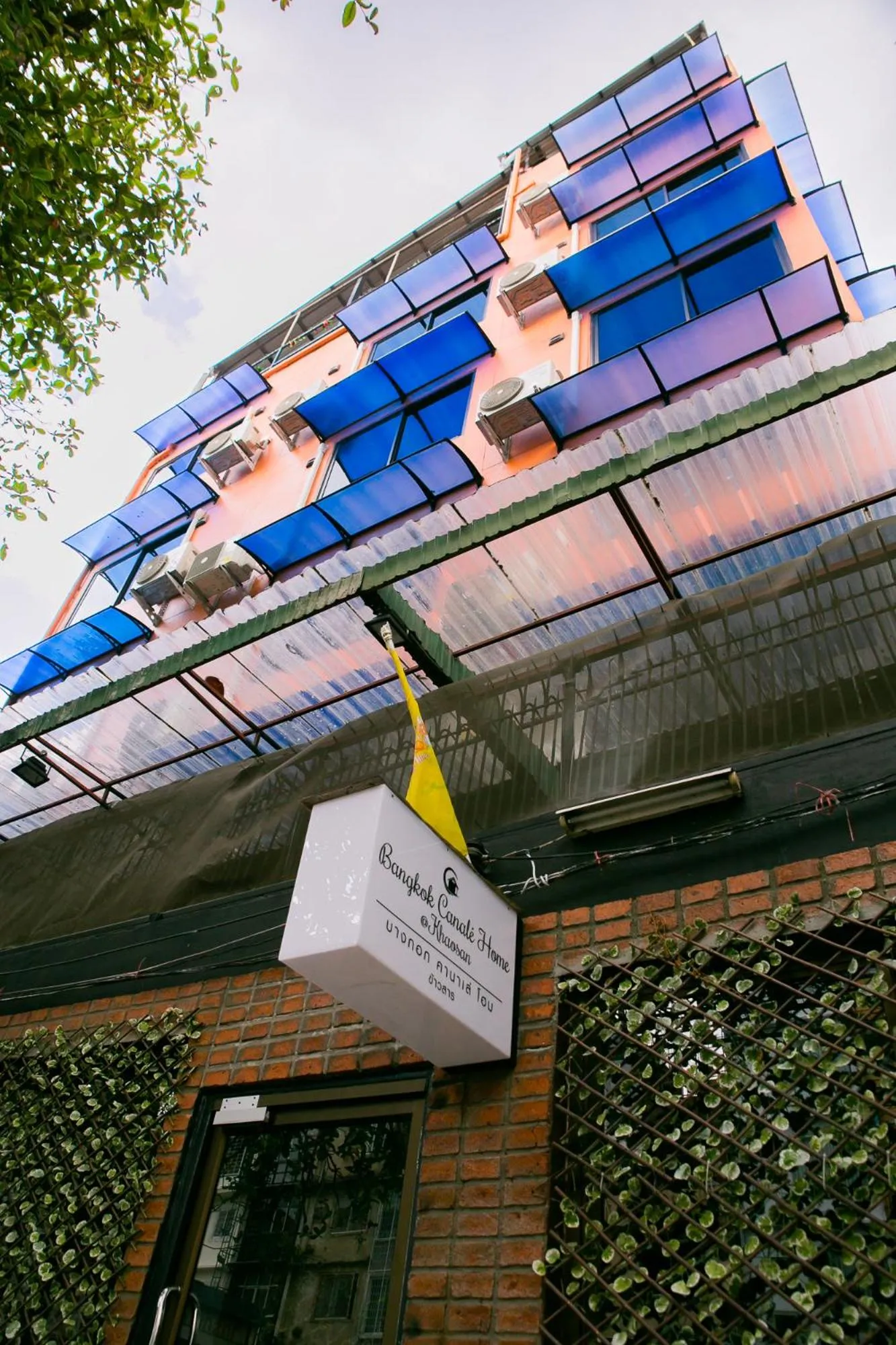 Property building in Bangkok Canale Home at Khaosarn