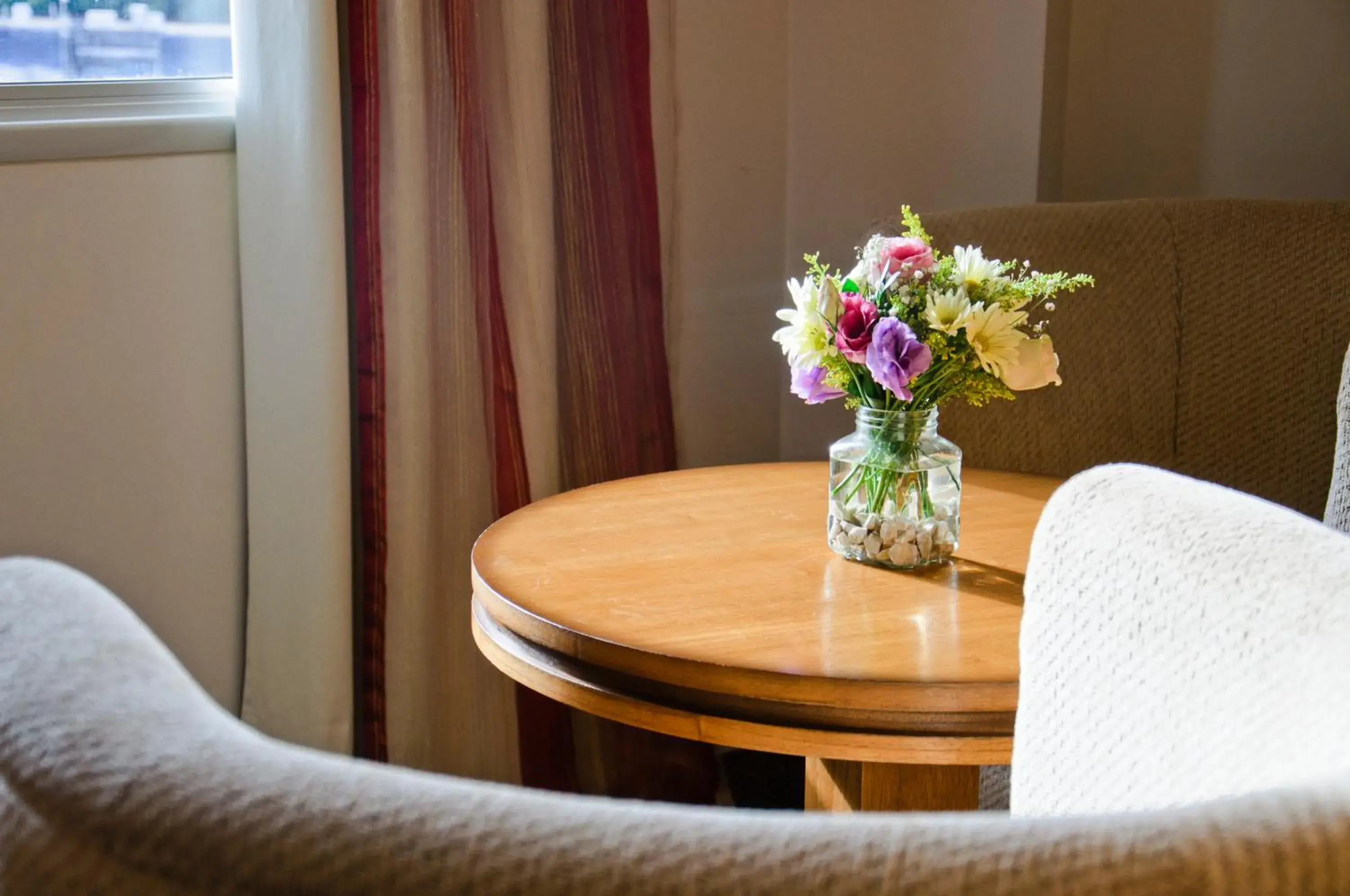 Living room, Dining Area in De la Trinidad Hotel