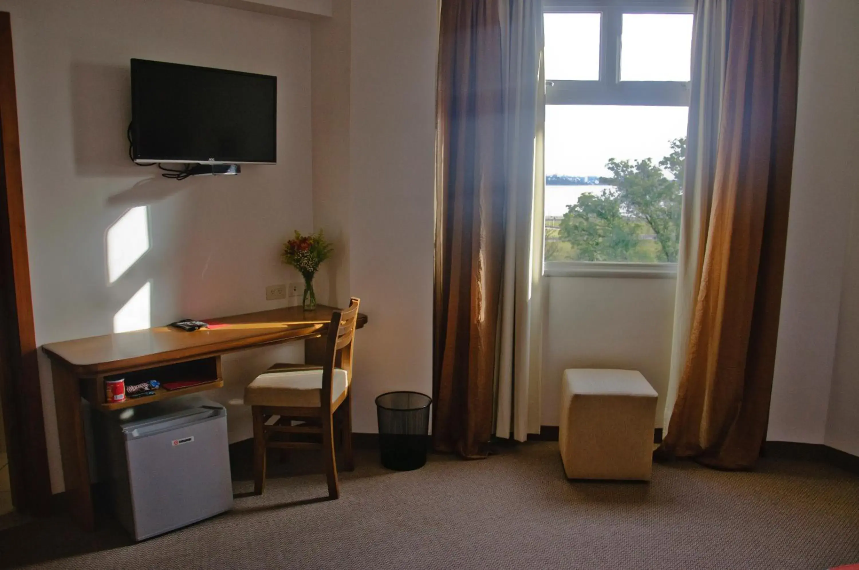 Living room, TV/Entertainment Center in De la Trinidad Hotel