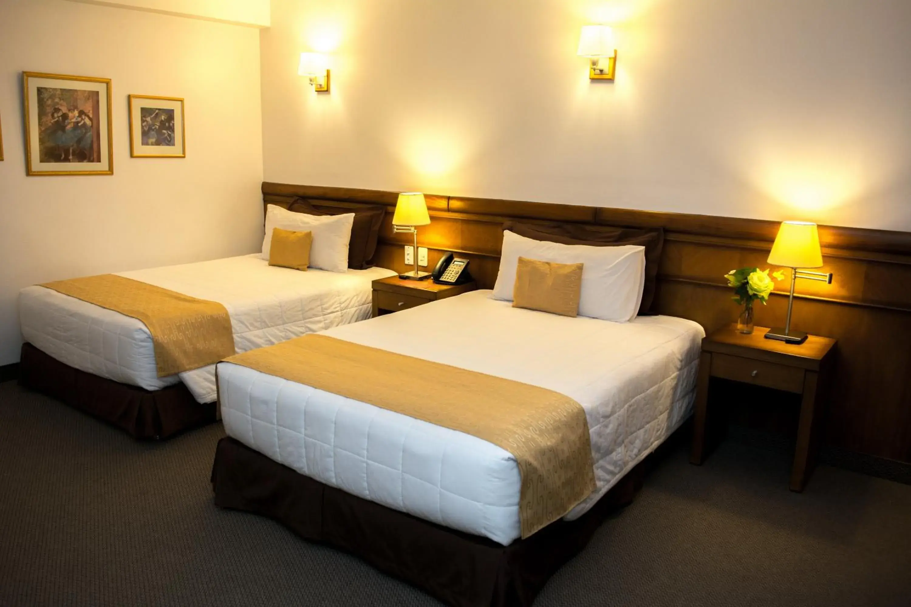 Photo of the whole room, Bed in De la Trinidad Hotel