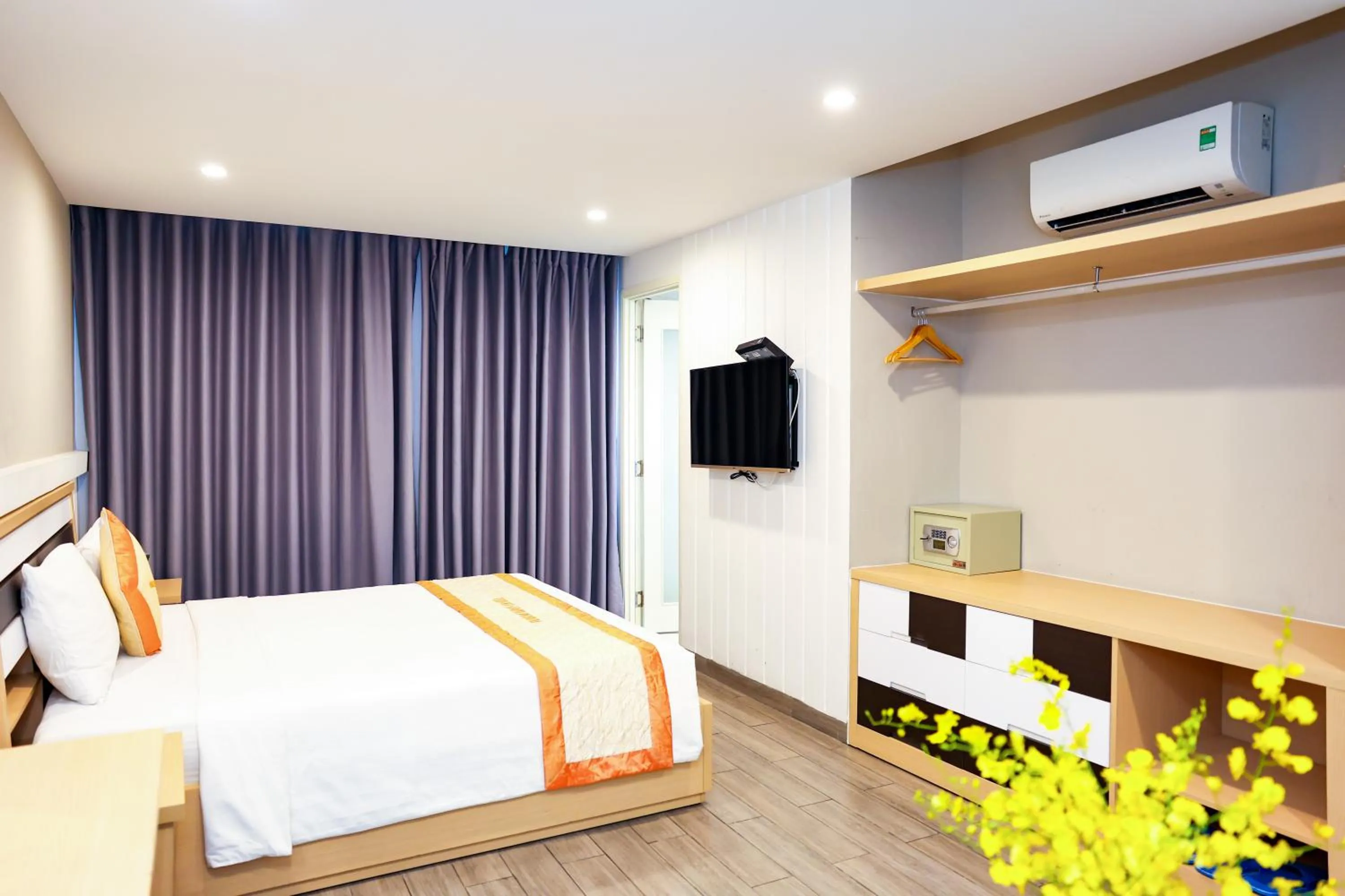 Bed in Warm Ways Hotel & Serviced Apartments