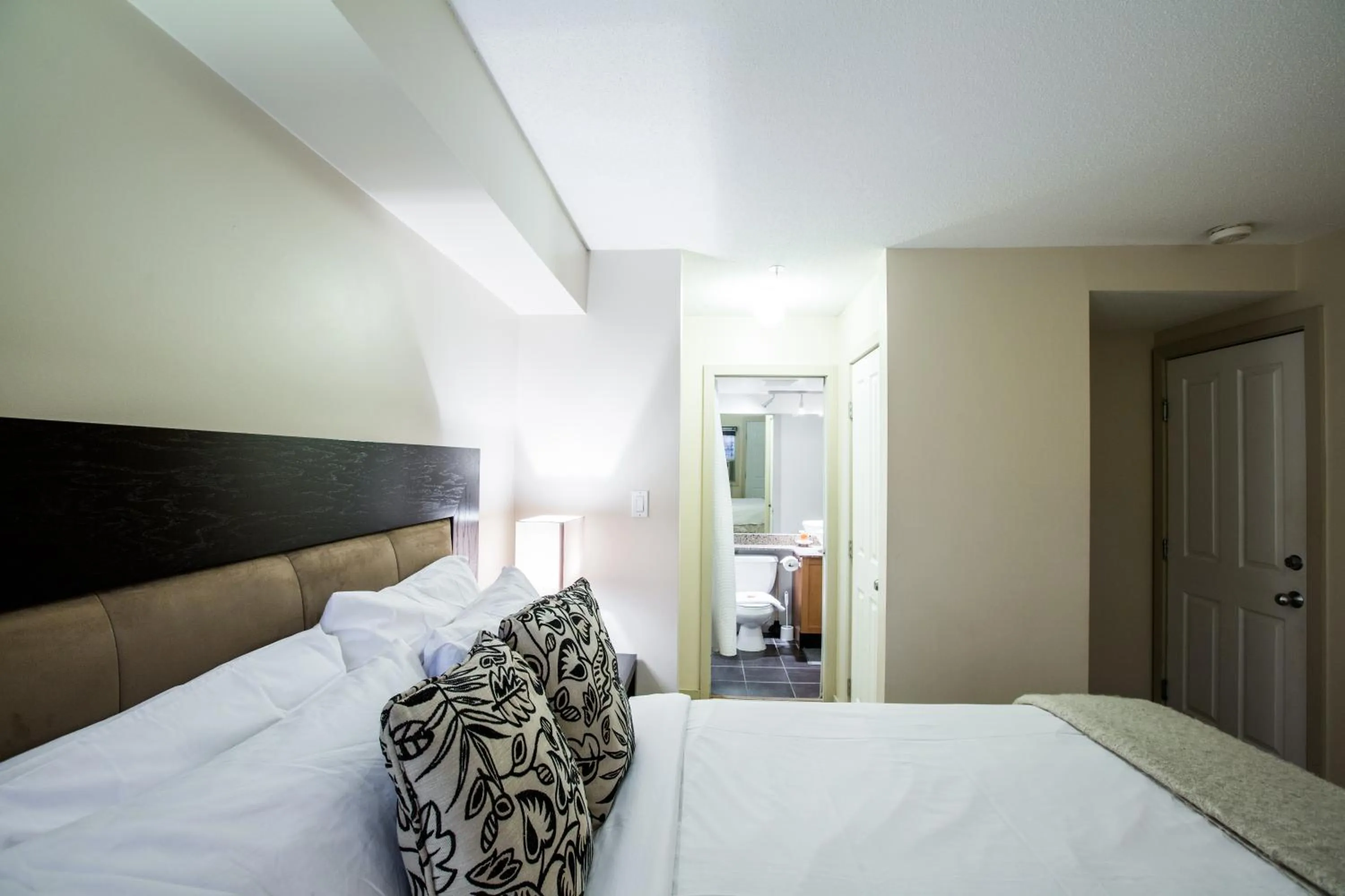 Bedroom, Bed in Whistler Blackcomb Vacation Rentals - Village North