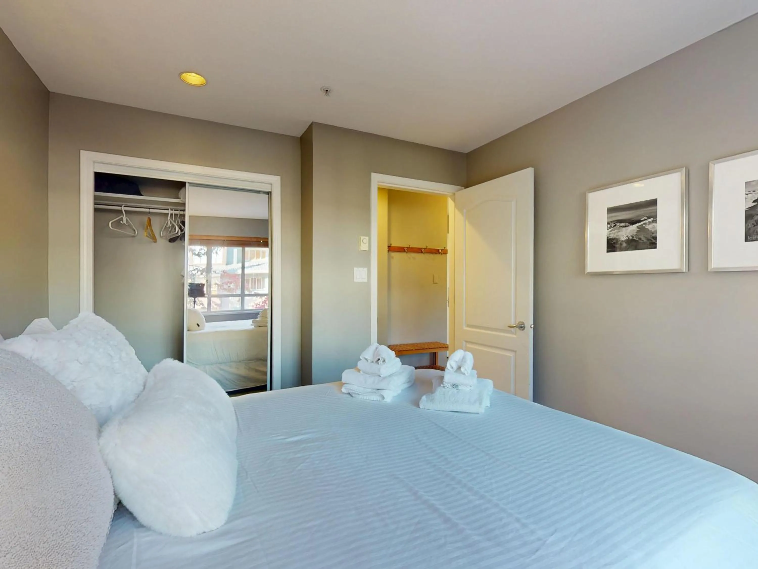 Bed in Whistler Blackcomb Vacation Rentals - Village North