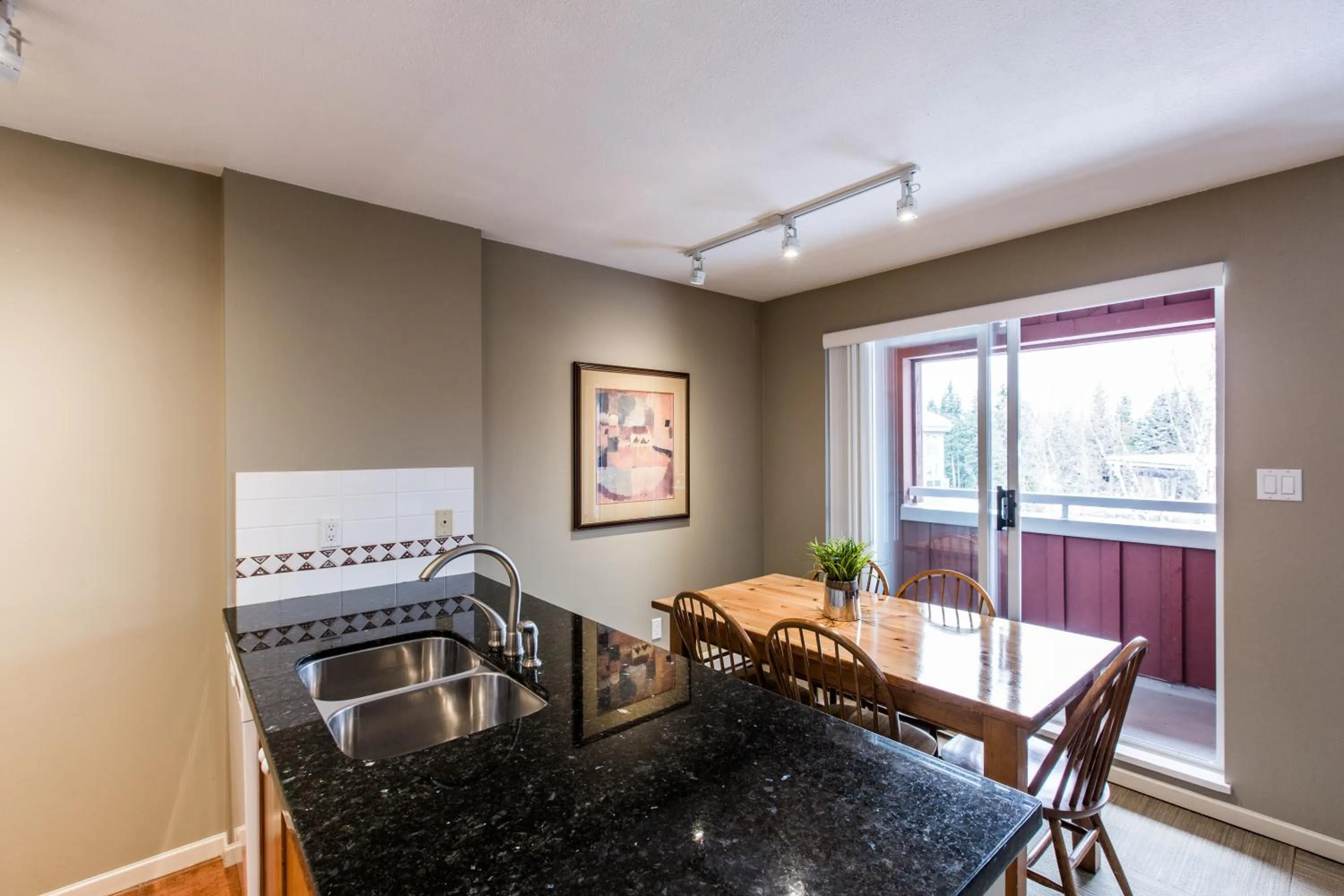 Dining area in Whistler Blackcomb Vacation Rentals - Village North
