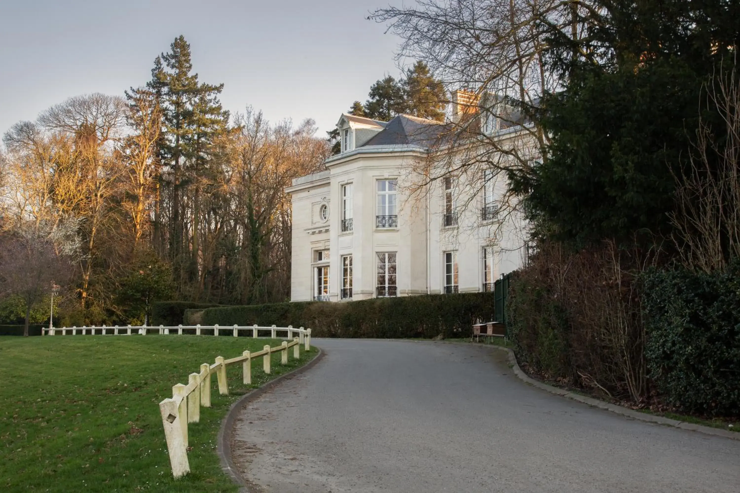 Property building in Hôtel Demeures de Campagne Domaine de Maffliers - Paris Val-d'Oise Property building in Hôtel Demeures de Campagne Domaine de Maffliers - Paris Val-d'Oise