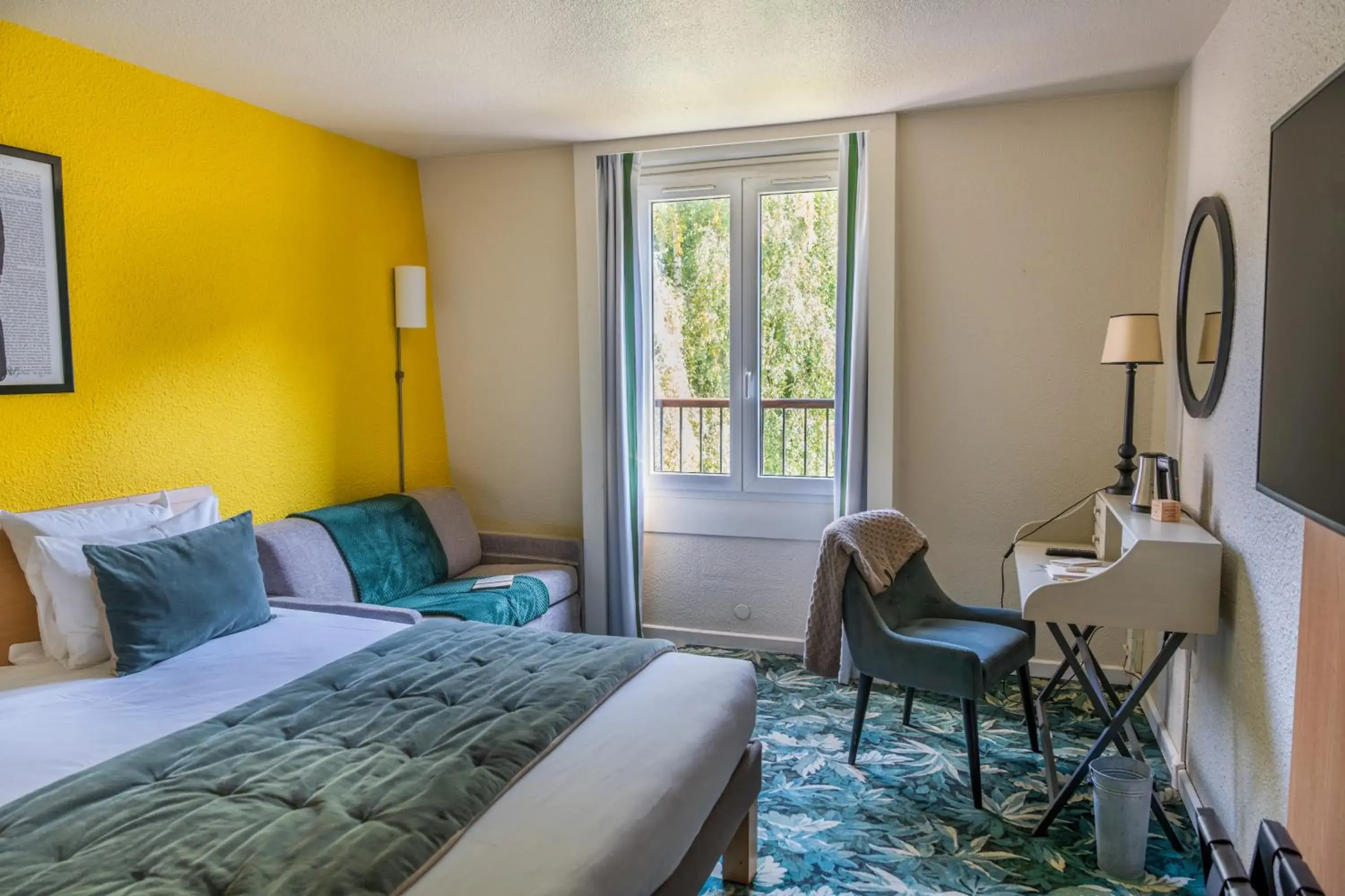 Family - single occupancy - One double Bed & 1 Sofa Bed in Hôtel Demeures de Campagne Domaine de Maffliers - Paris Val-d'Oise Family - single occupancy - One double Bed & 1 Sofa Bed in Hôtel Demeures de Campagne Domaine de Maffliers - Paris Val-d'Oise