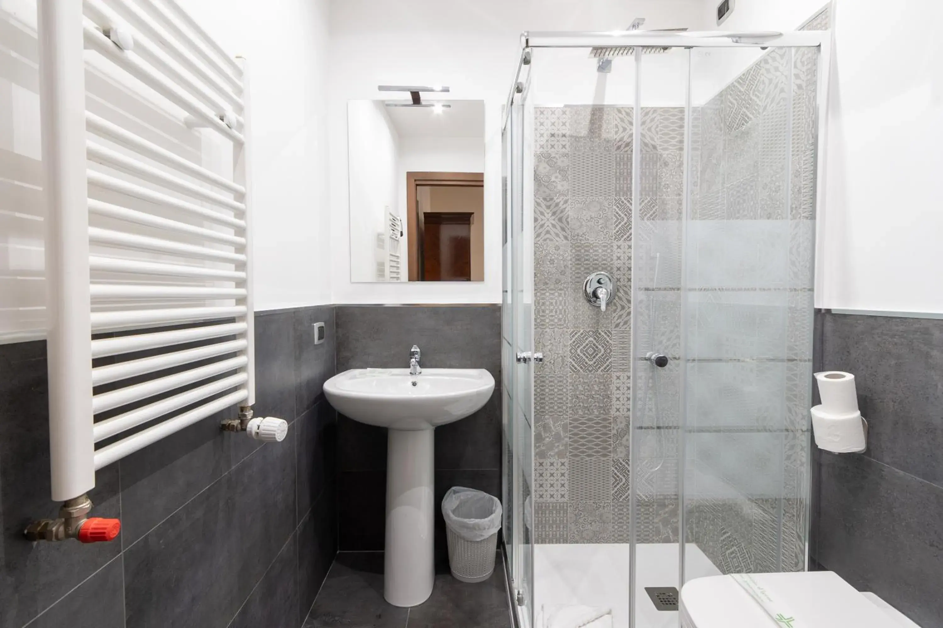 Standard Double or Twin Room - via Catone 21 in White Vatican Standard Double or Twin Room - via Catone 21 in White Vatican