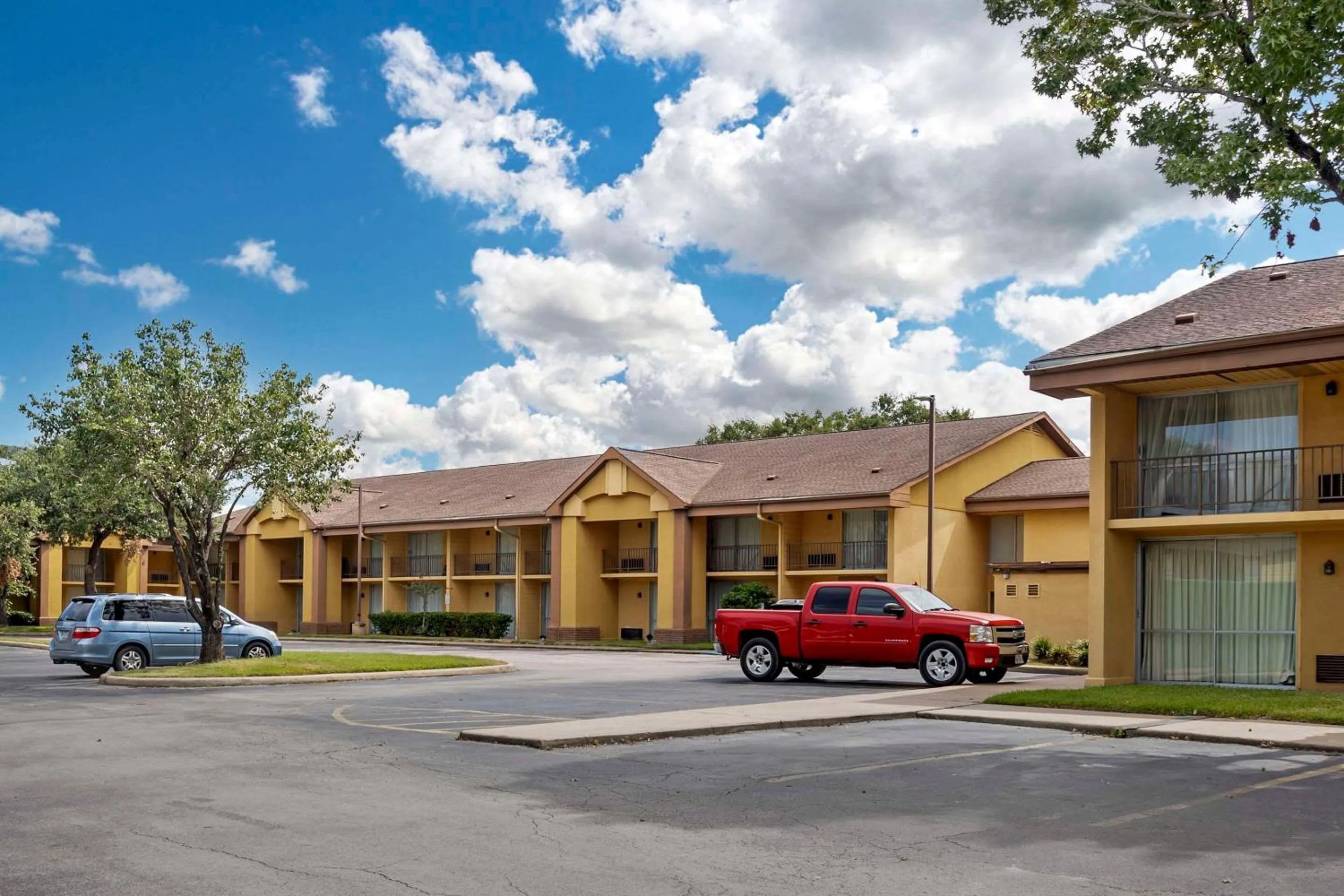 Property building in Quality Inn & Suites NRG Park - Medical Center