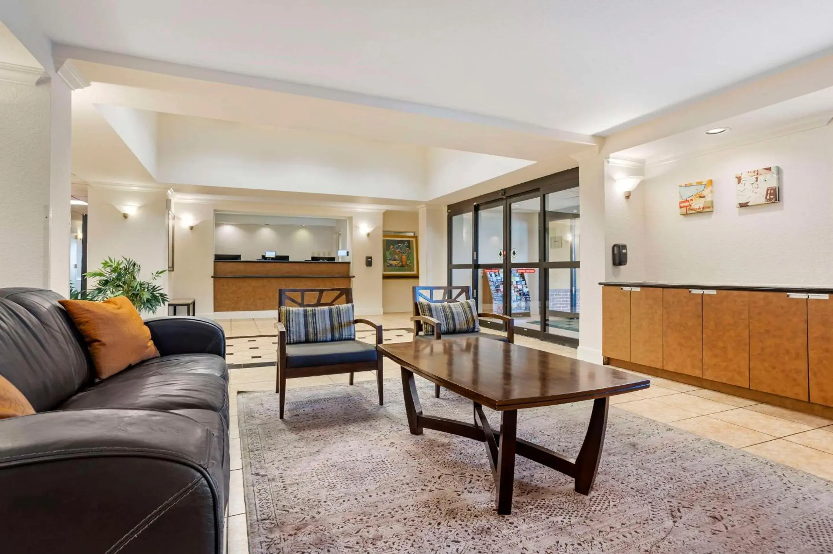 Lobby or reception in Quality Inn & Suites NRG Park - Medical Center Lobby or reception in Quality Inn & Suites NRG Park - Medical Center