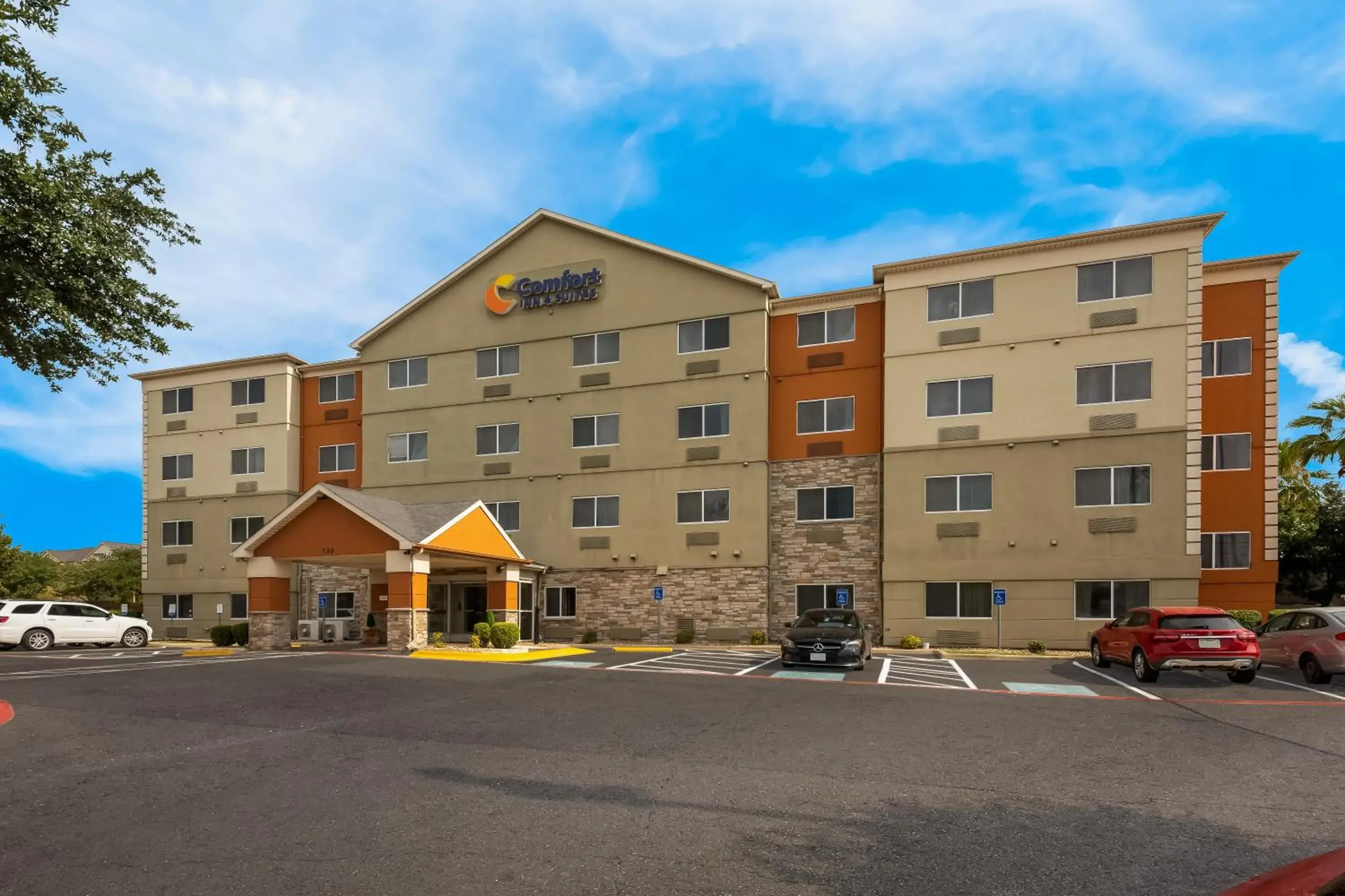 Property building in Comfort Inn & Suites Austin North Loop Property building in Comfort Inn & Suites Austin North Loop
