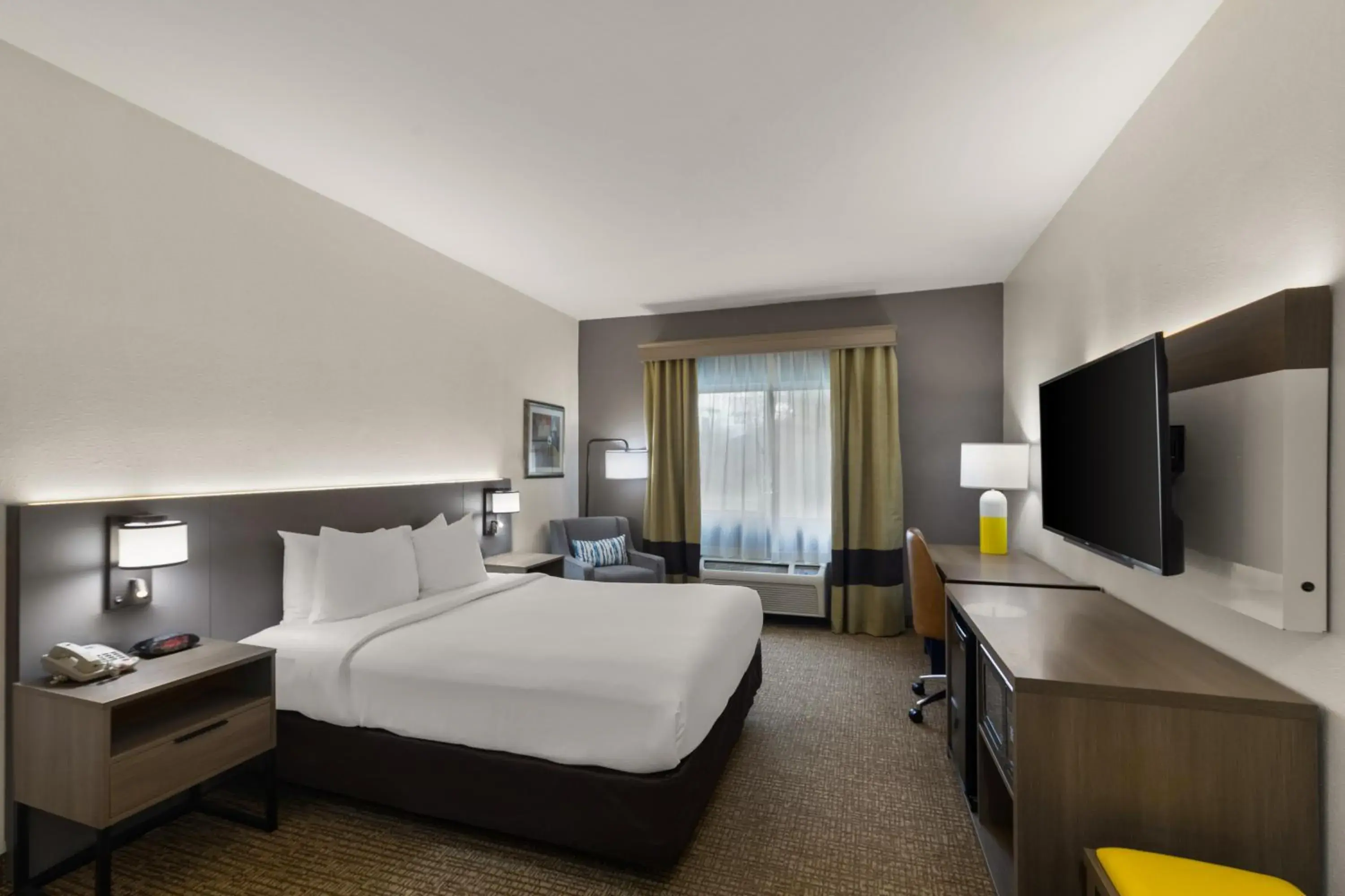 Bedroom, Bed in Comfort Inn & Suites Austin North Loop Bedroom, Bed in Comfort Inn & Suites Austin North Loop