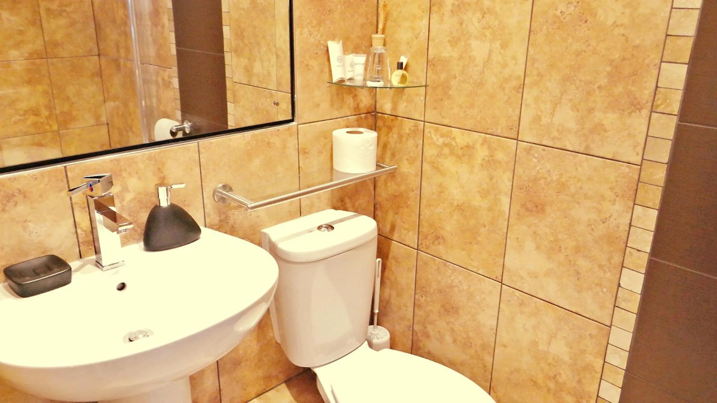 Bathroom in Jessamine House Hotel