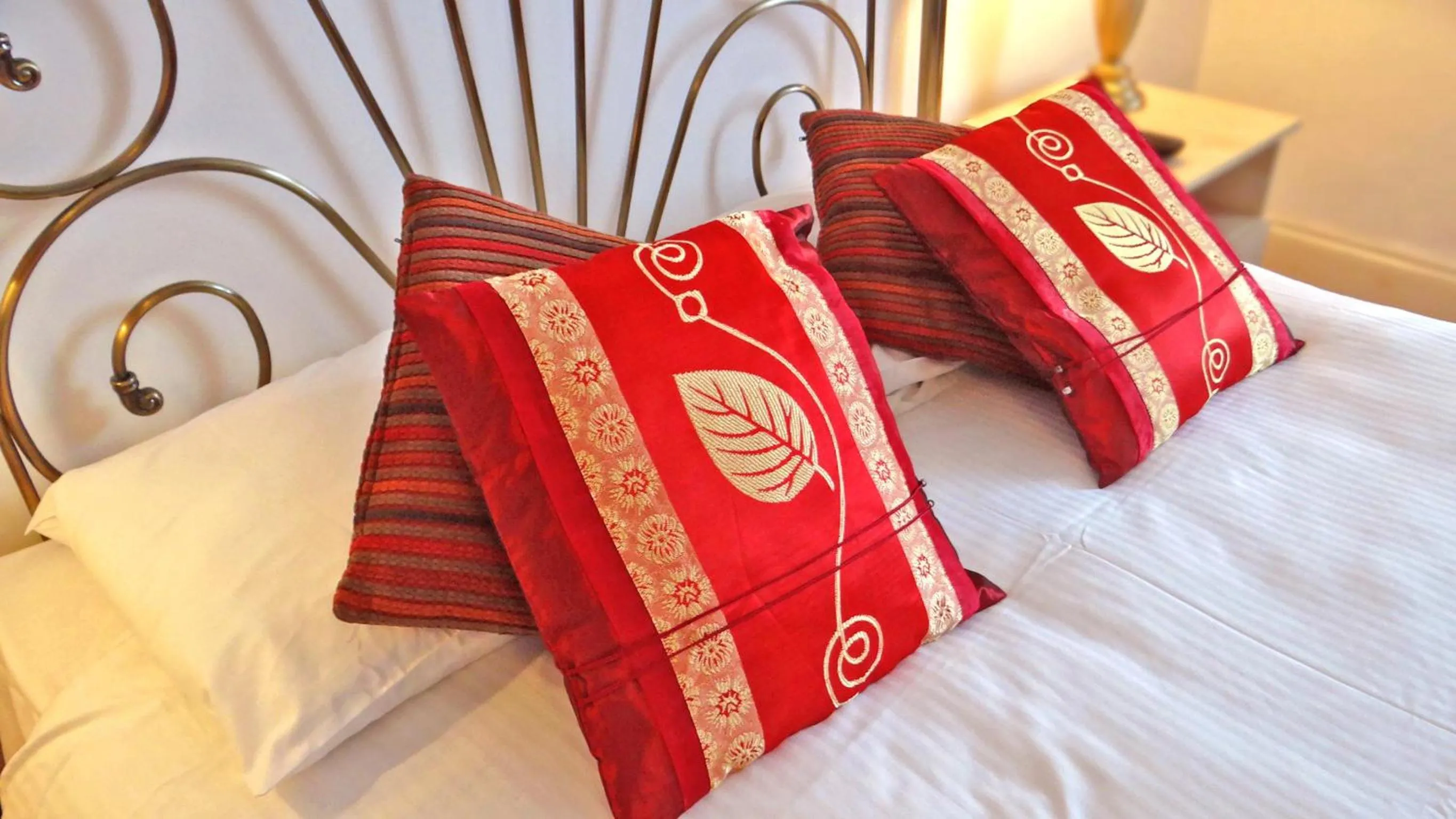 Decorative detail, Bed in Jessamine House Hotel