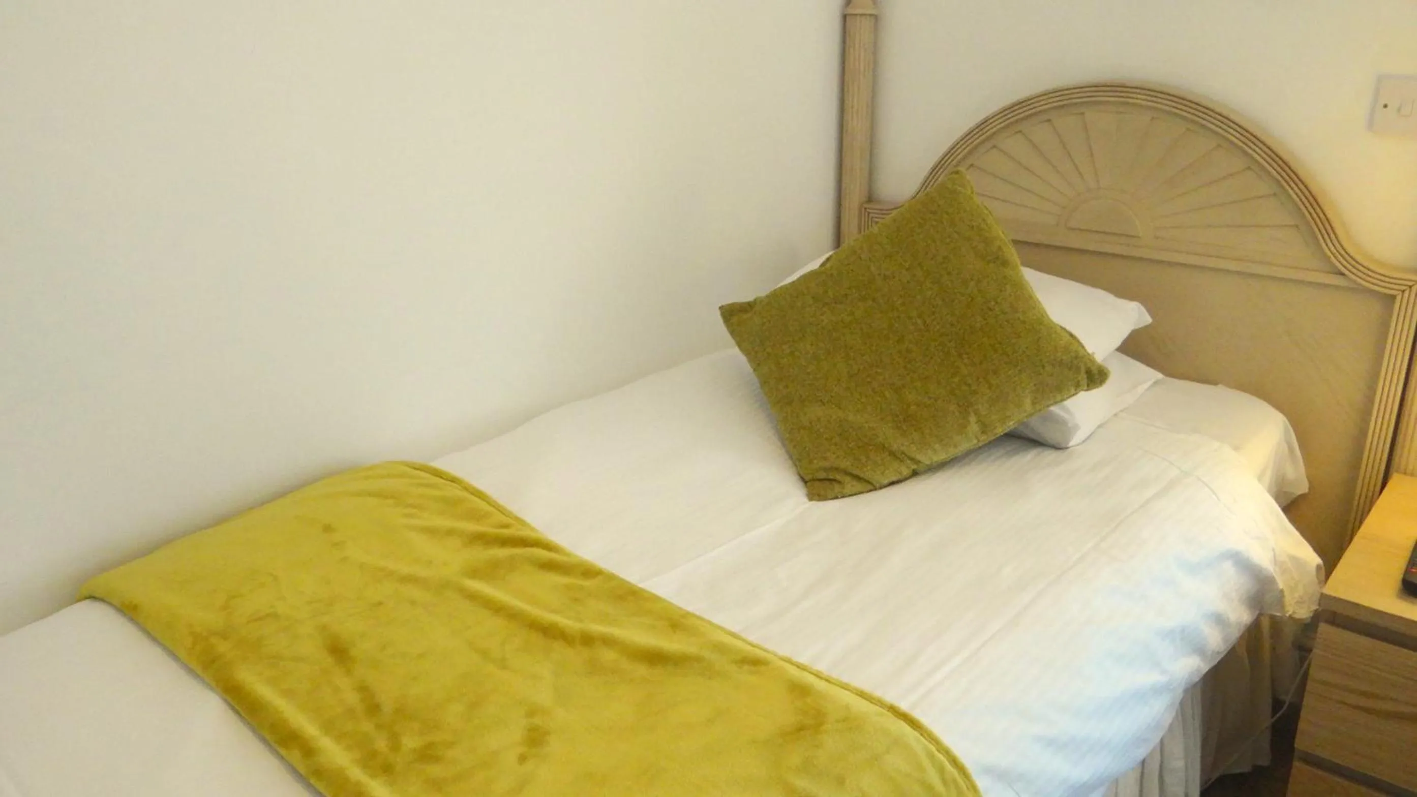 Bed in Jessamine House Hotel