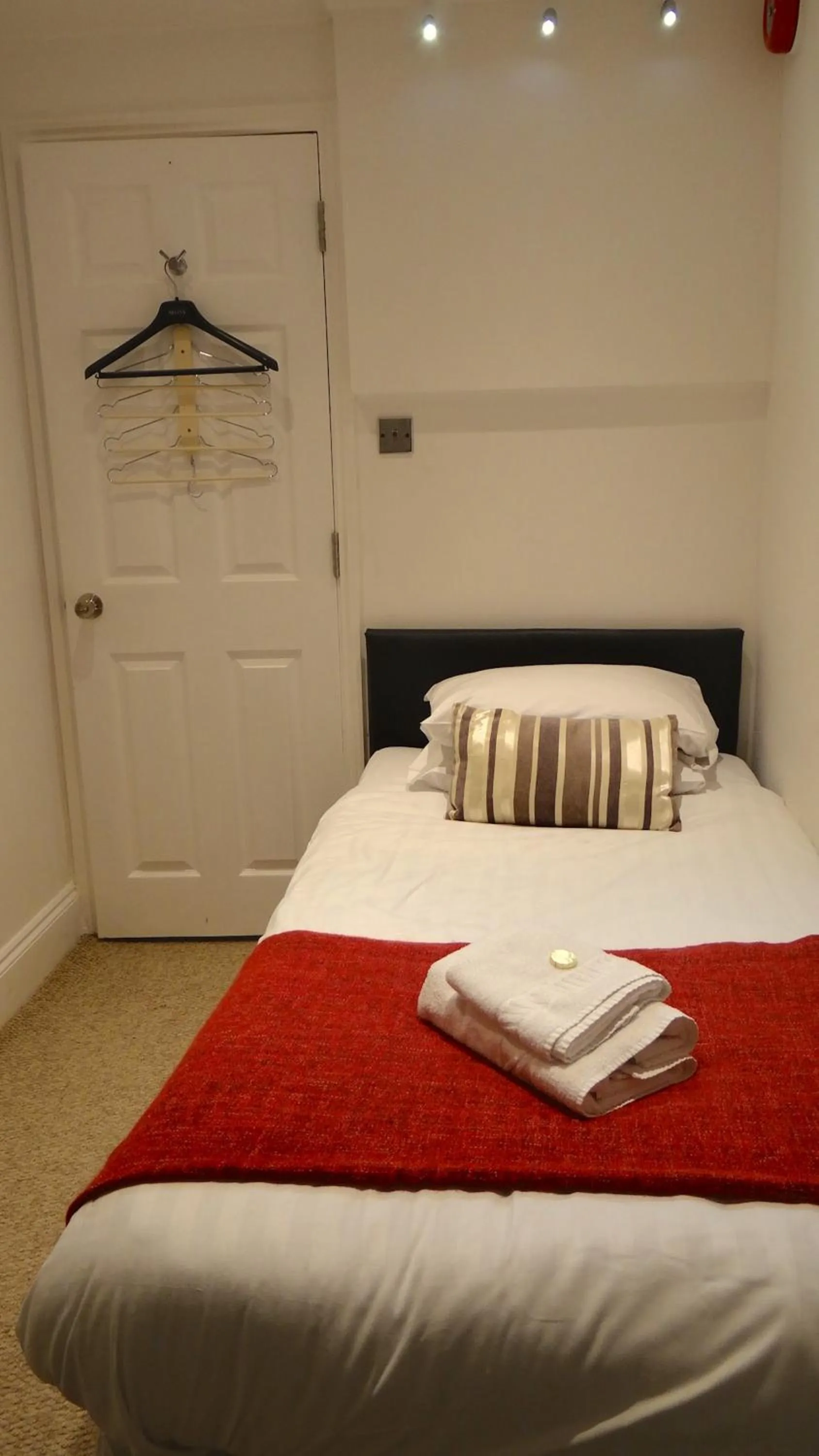 Bed in Jessamine House Hotel