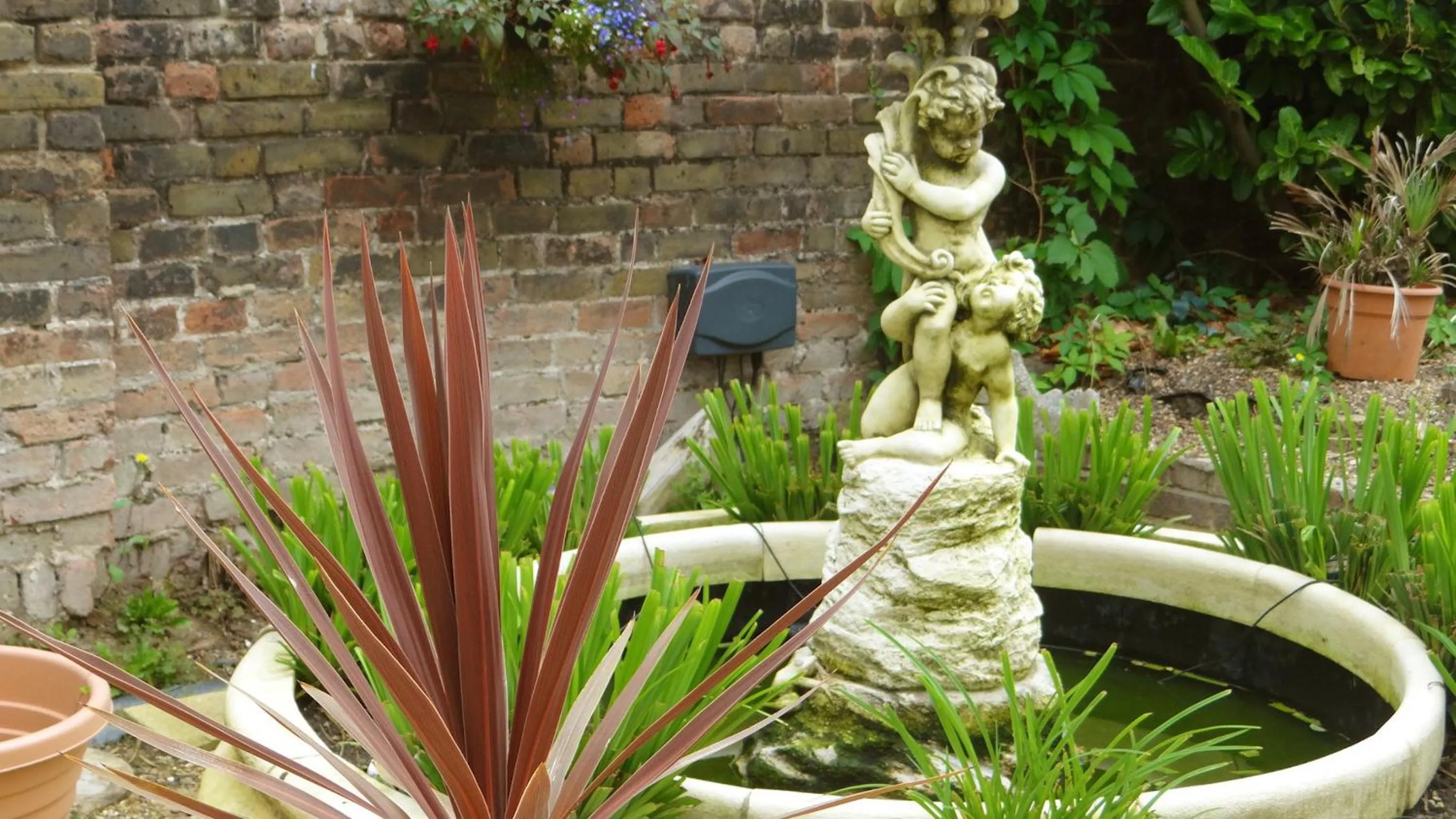 Day in Jessamine House Hotel