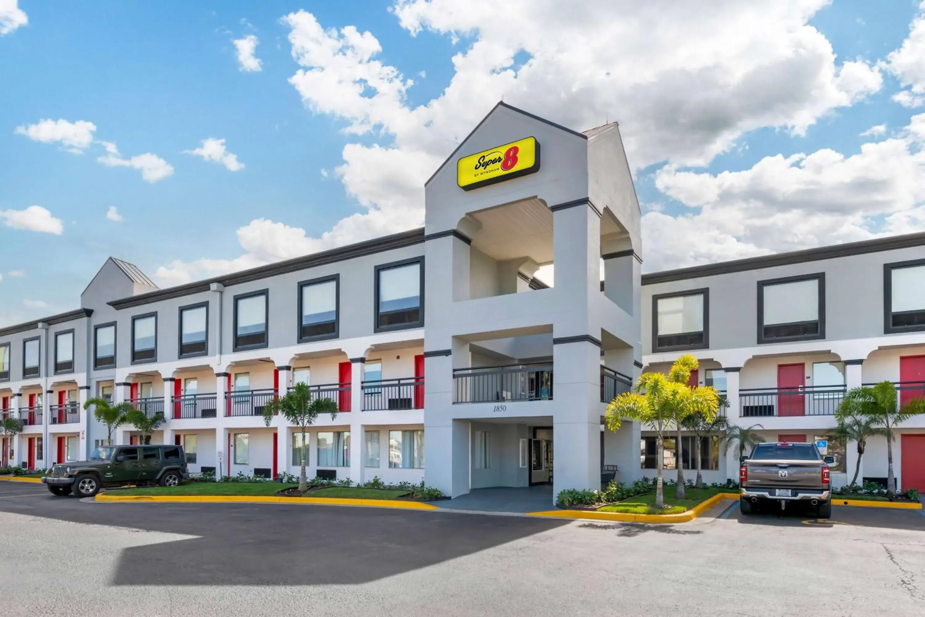 Property building in Super 8 by Wyndham Orlando Near Florida Mall Property building in Super 8 by Wyndham Orlando Near Florida Mall
