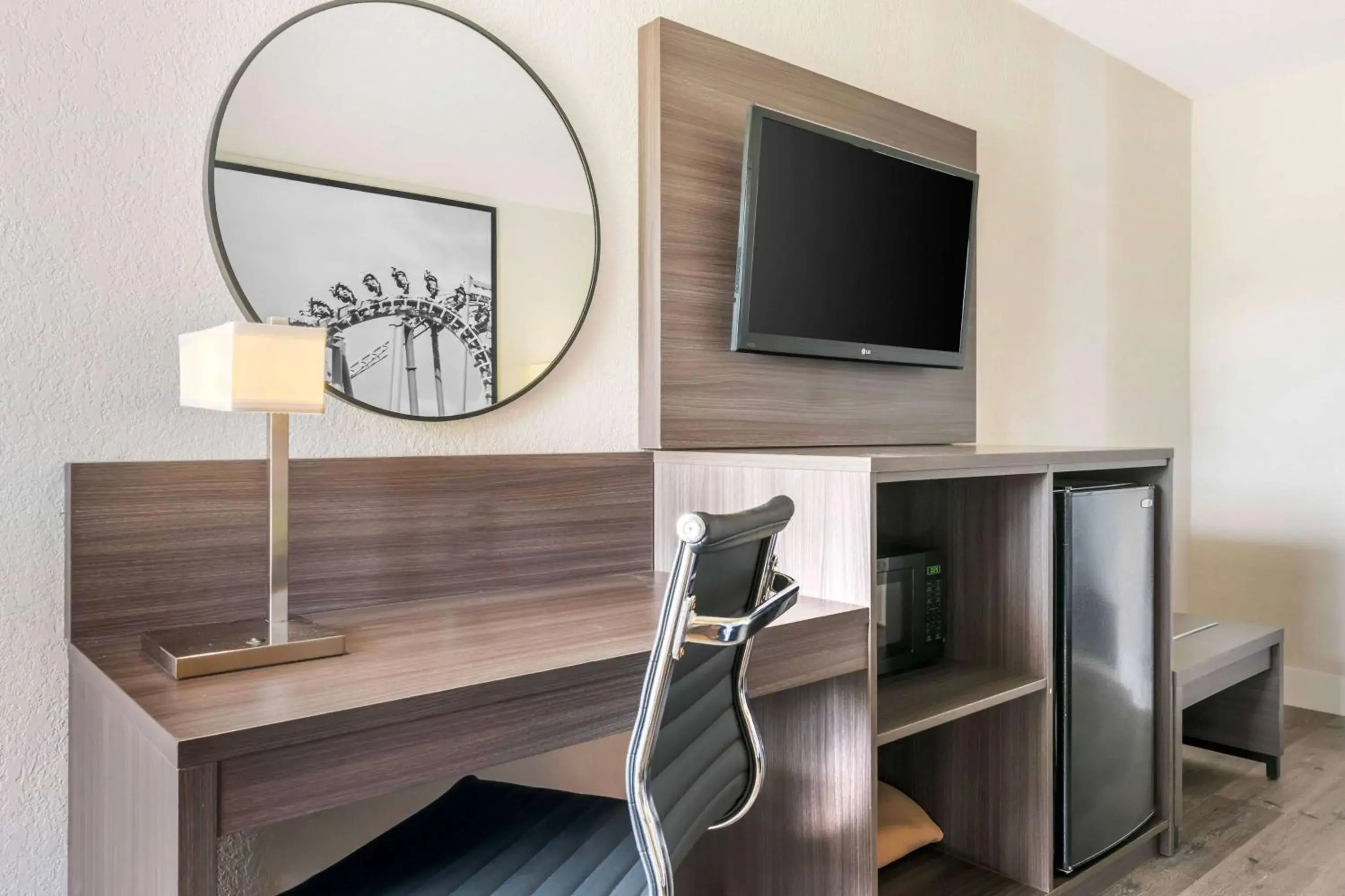 Photo of the whole room in Super 8 by Wyndham Orlando Near Florida Mall Photo of the whole room in Super 8 by Wyndham Orlando Near Florida Mall