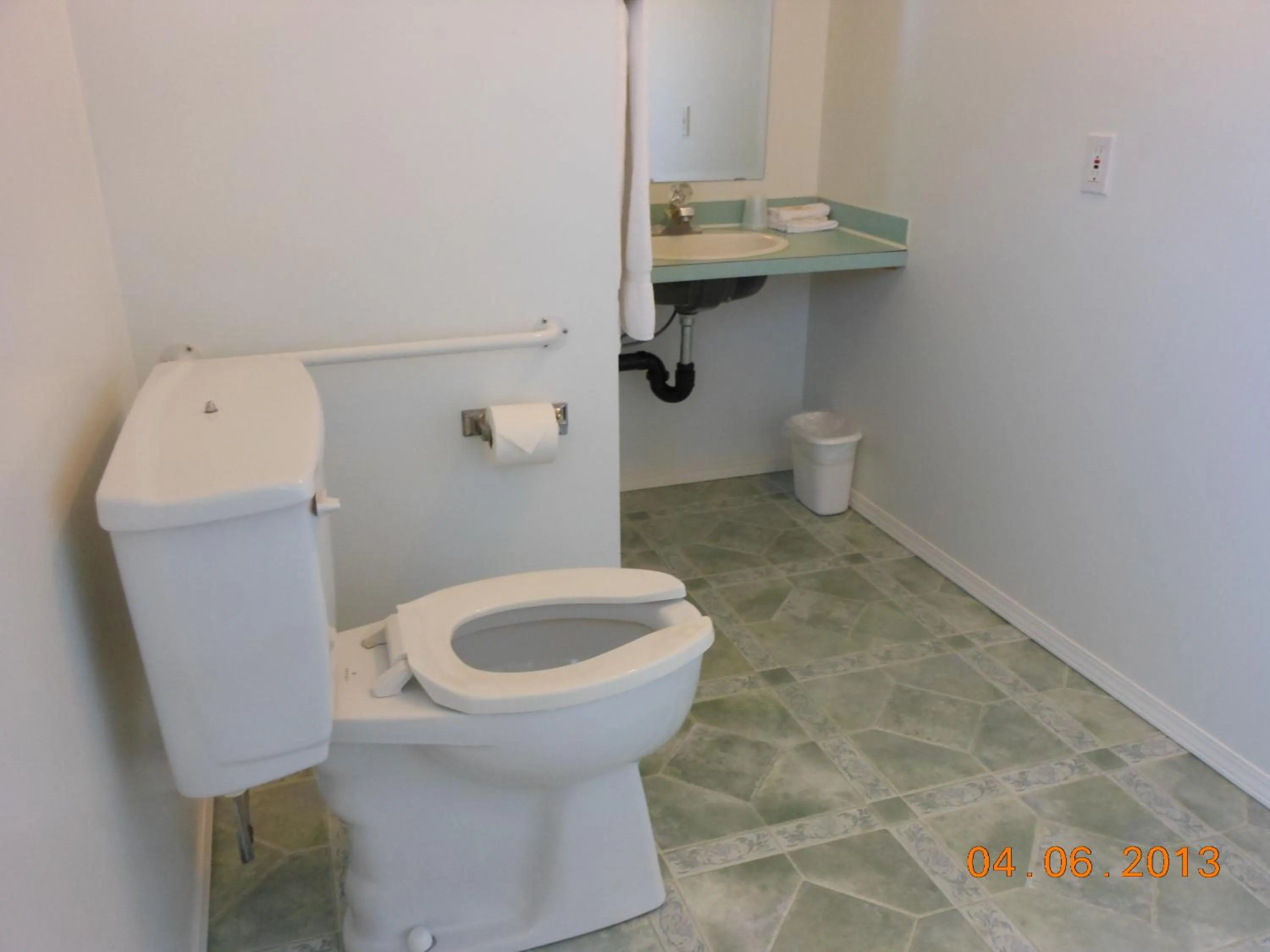 Bathroom in Mountain Springs Motel & RV Park