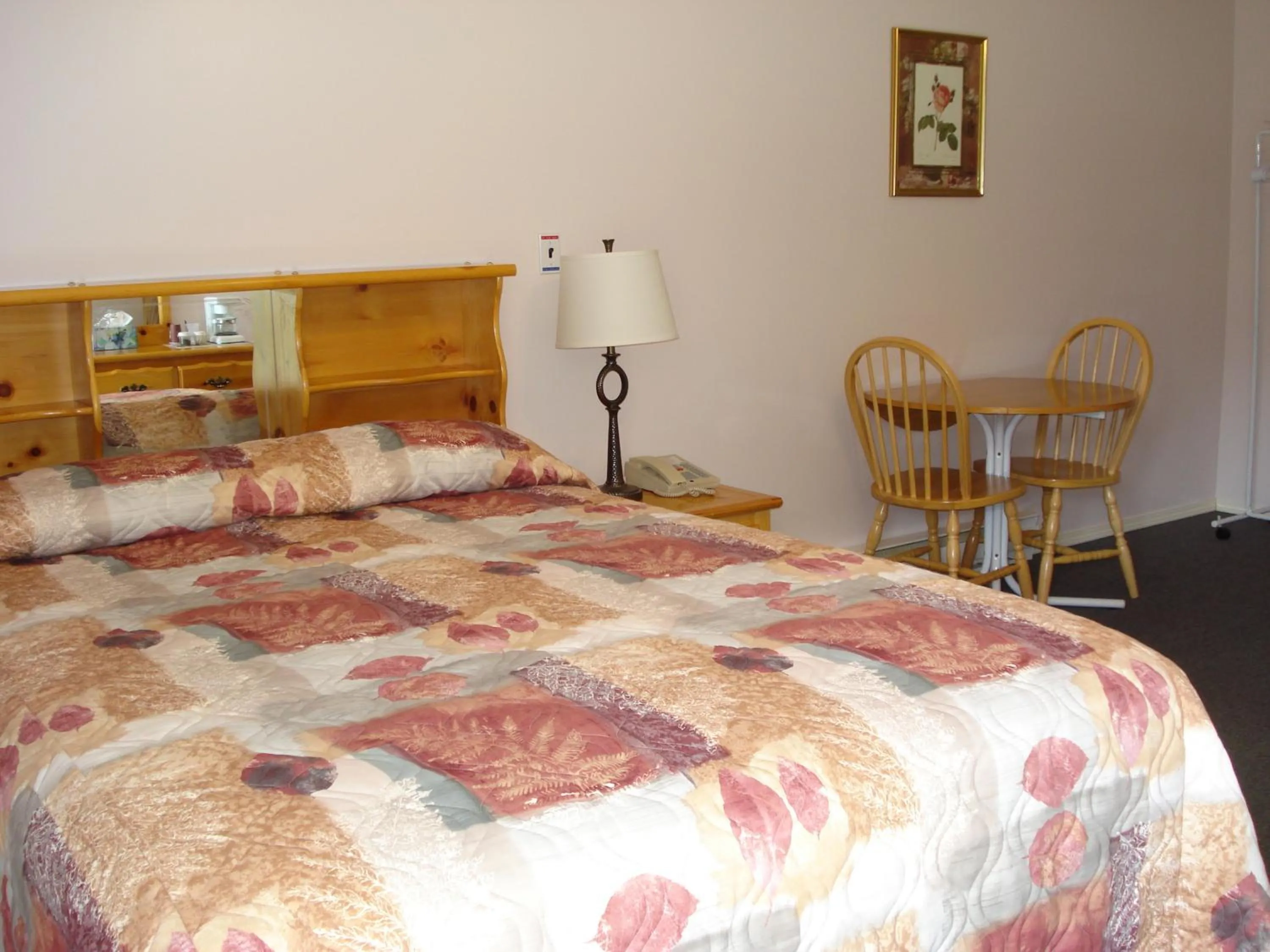 Bed in Mountain Springs Motel & RV Park