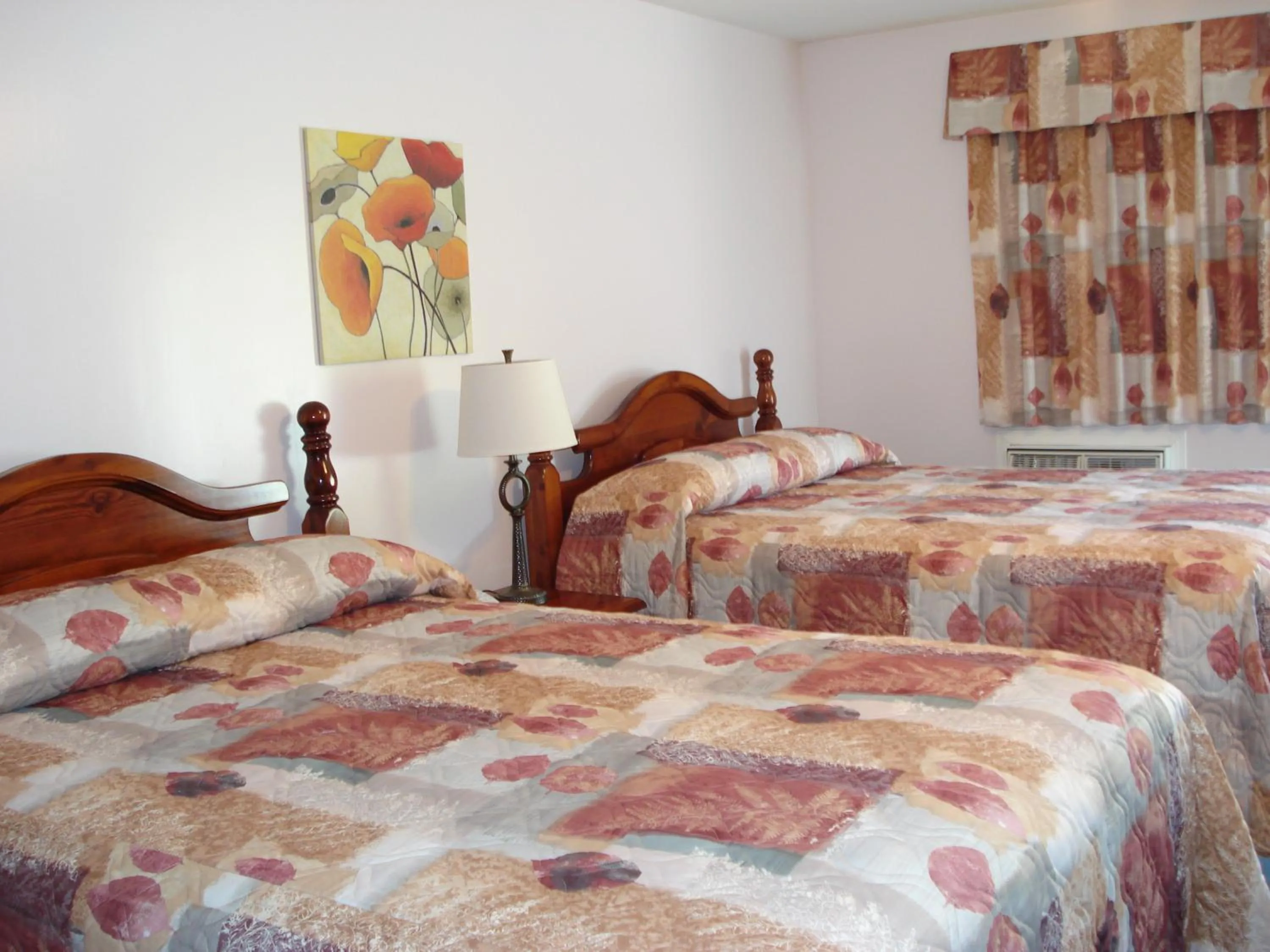 Bed in Mountain Springs Motel & RV Park