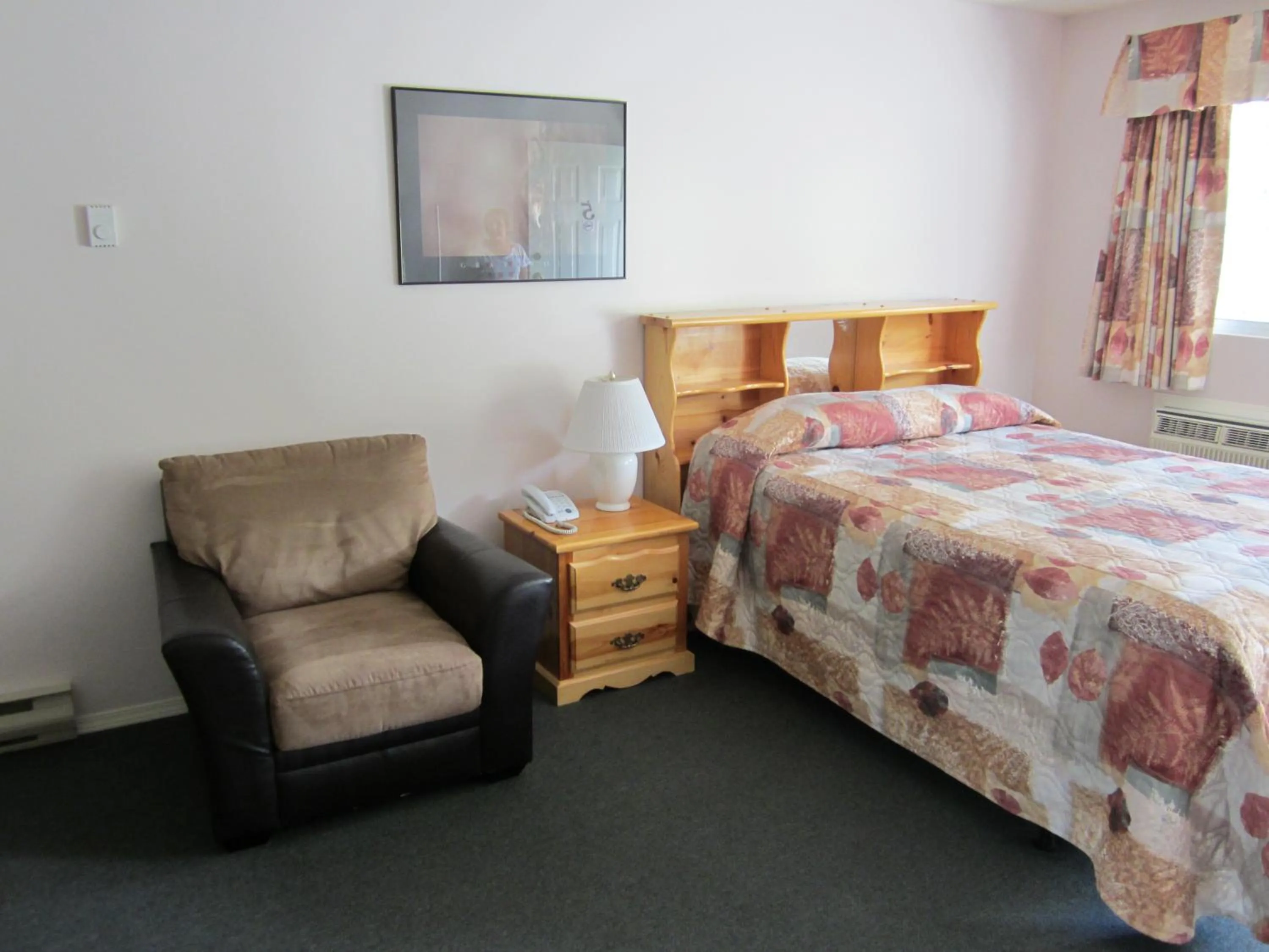 Photo of the whole room, Bed in Mountain Springs Motel & RV Park