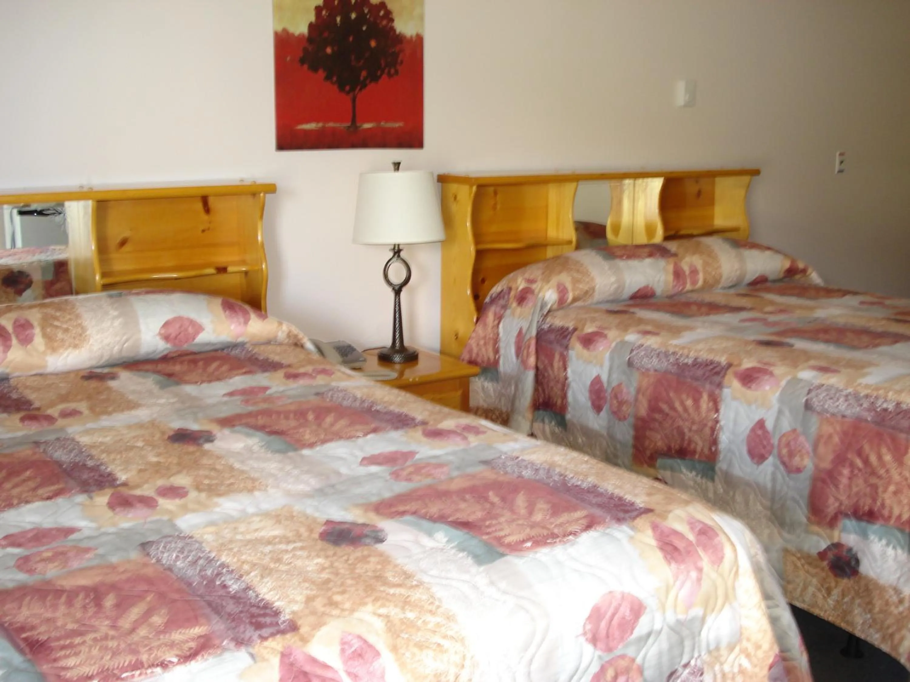 Bed in Mountain Springs Motel & RV Park