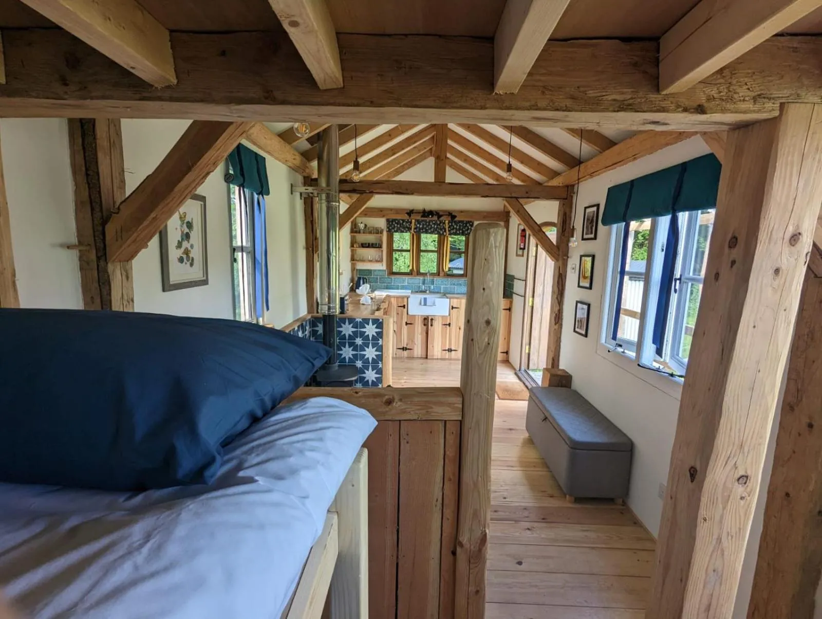 Gaggle of Geese Pub - Shepherd Huts & Bell Tents
