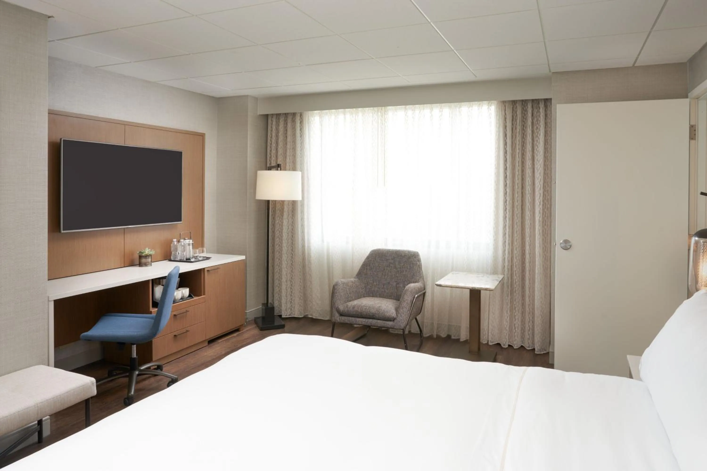 Photo of the whole room, Bed in The Westin Indianapolis