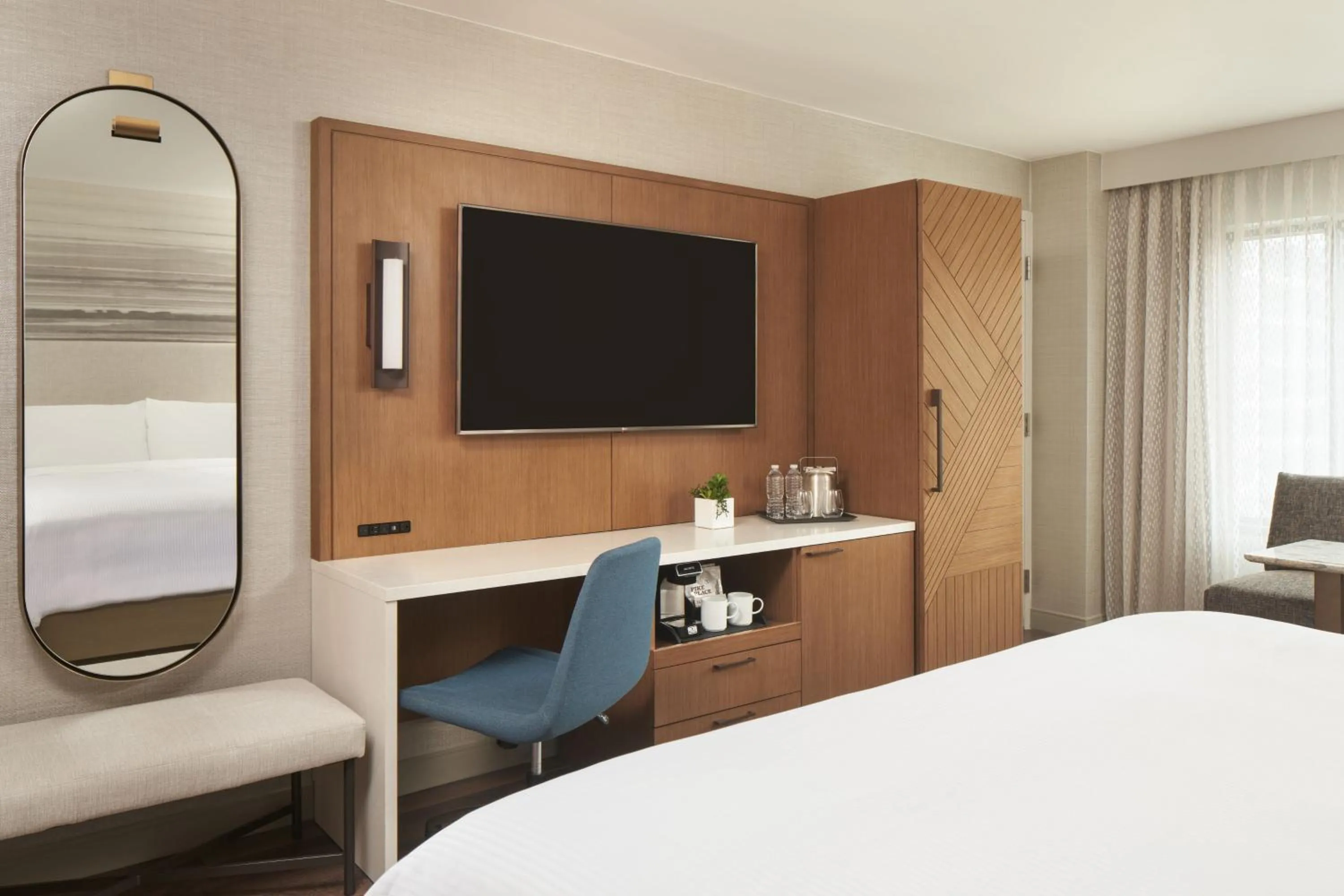 Photo of the whole room, Bed in The Westin Indianapolis