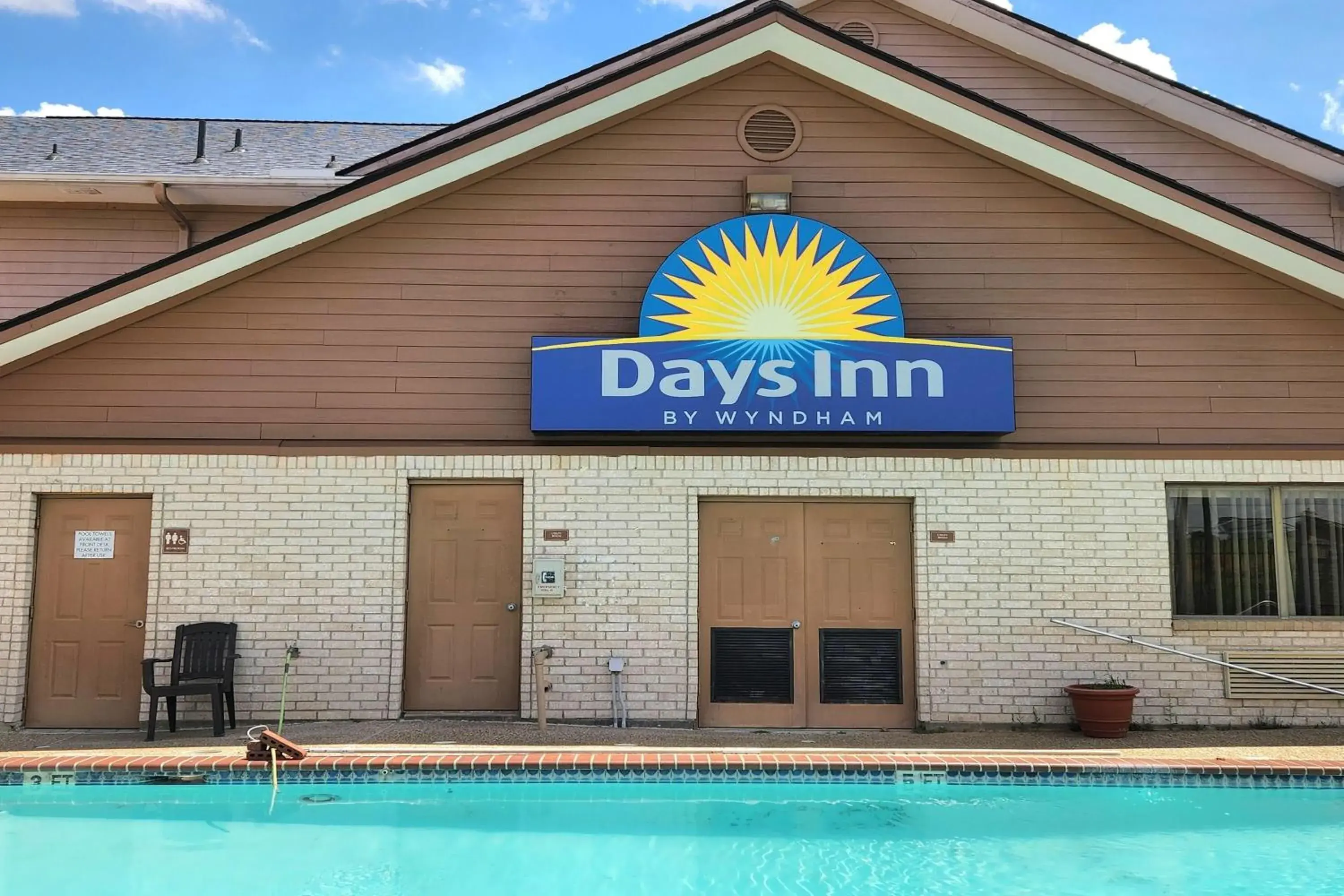 Property building in Days Inn by Wyndham Navasota Property building in Days Inn by Wyndham Navasota