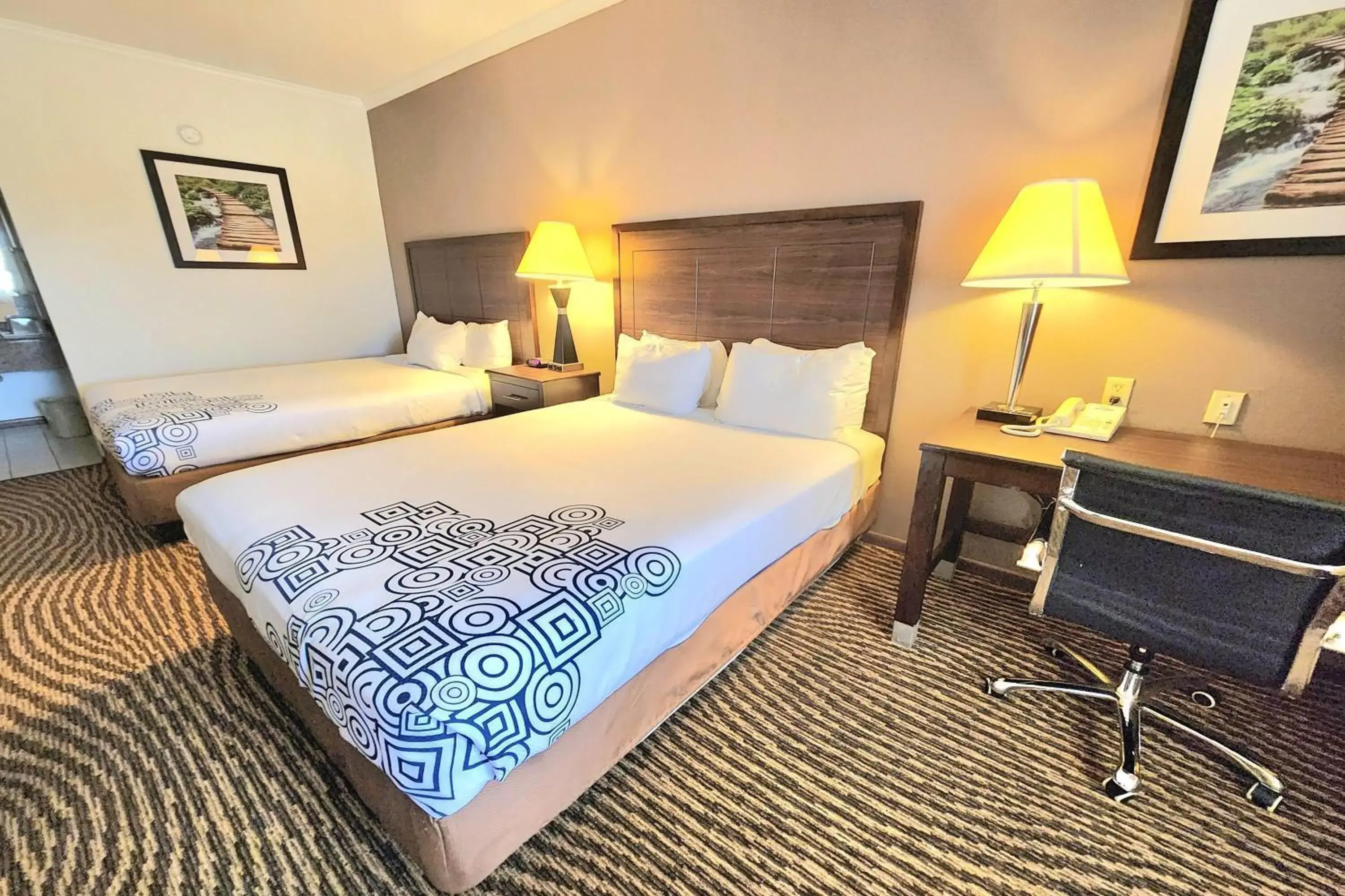 Queen Room with Two Queen Beds - Non-Smoking in Days Inn by Wyndham Navasota Queen Room with Two Queen Beds - Non-Smoking in Days Inn by Wyndham Navasota