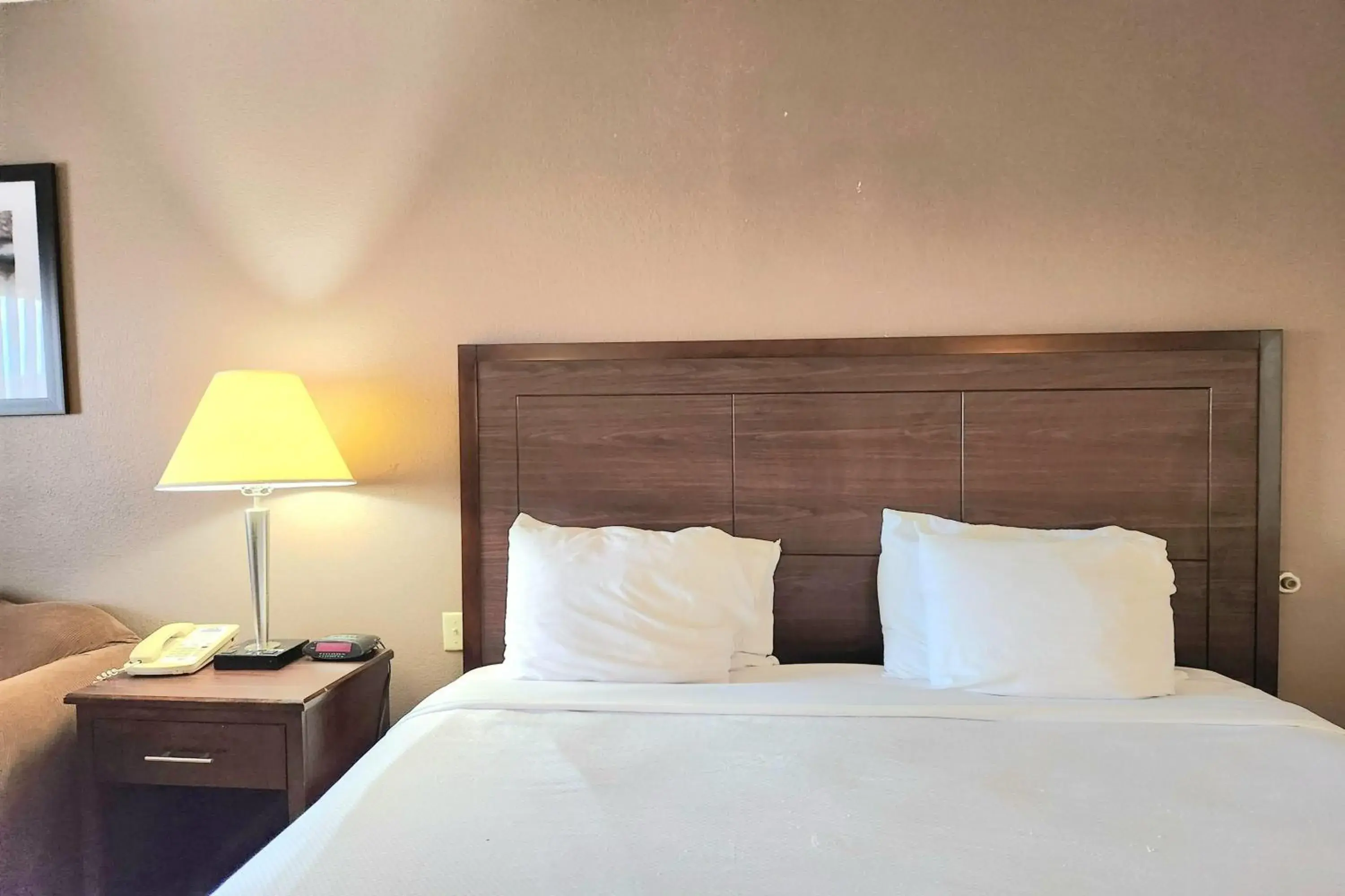 Photo of the whole room, Bed in Days Inn by Wyndham Navasota Photo of the whole room, Bed in Days Inn by Wyndham Navasota