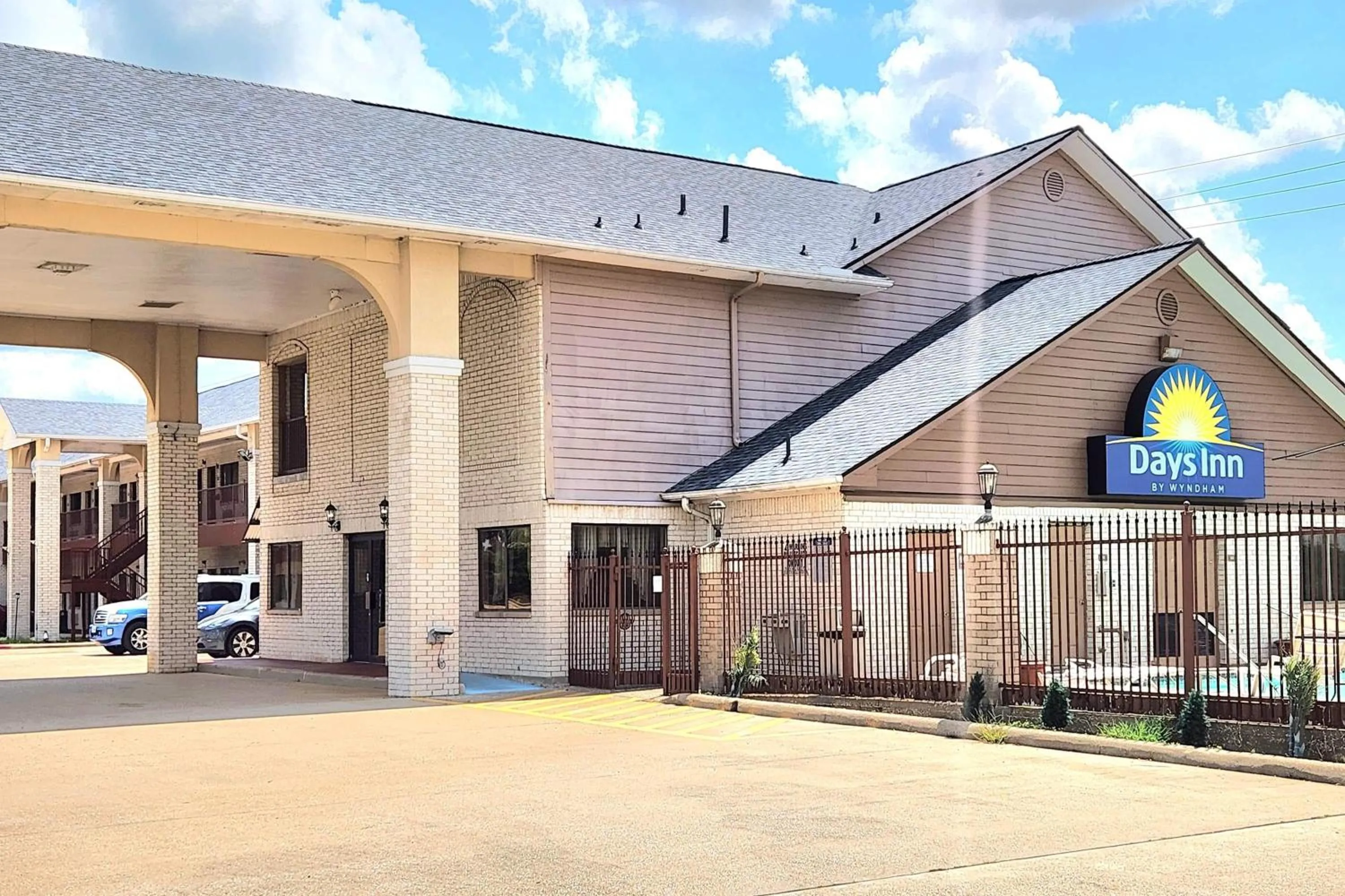 Property building in Days Inn by Wyndham Navasota