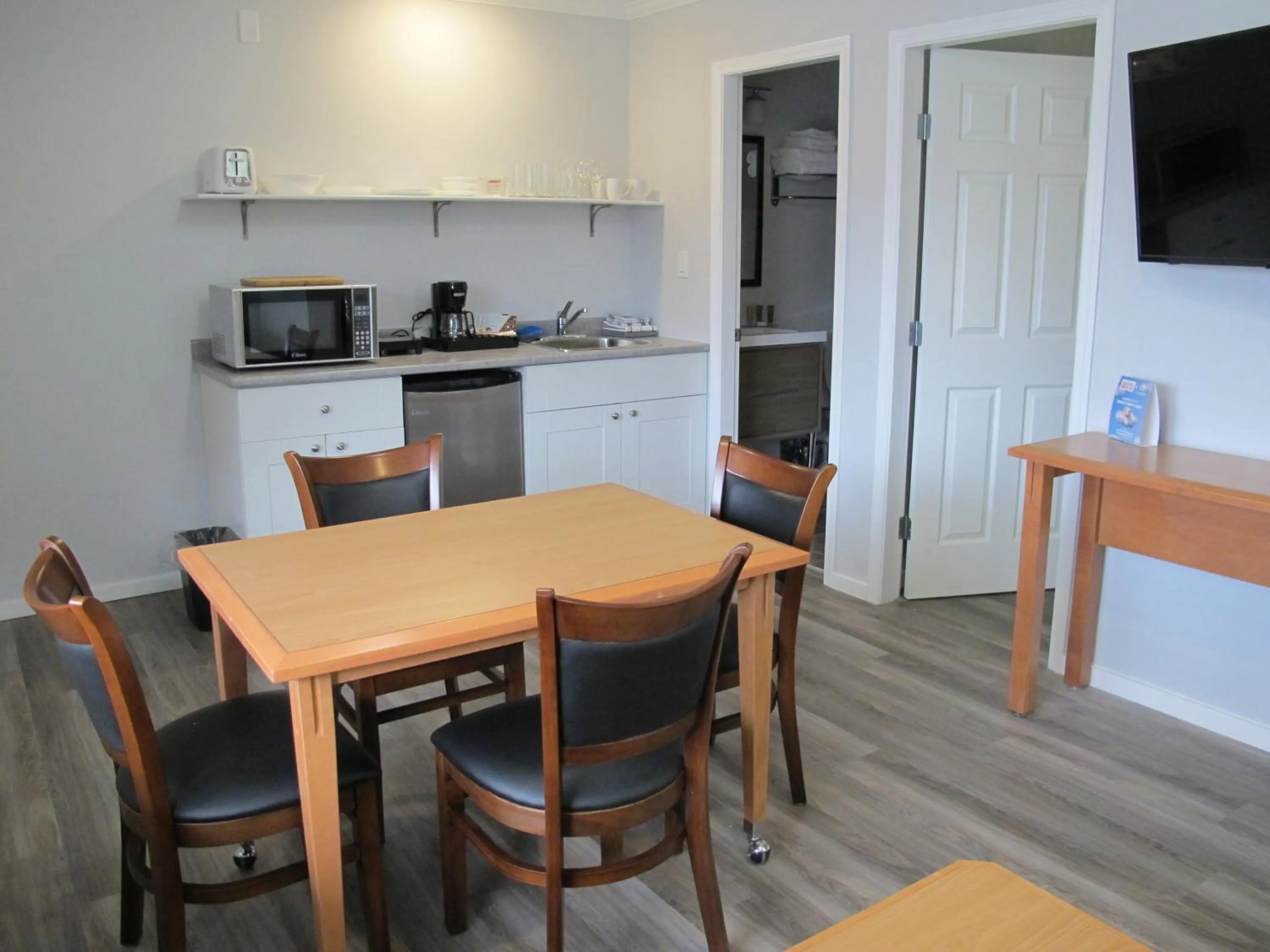 Kitchen or kitchenette in Westridge Motor Inn