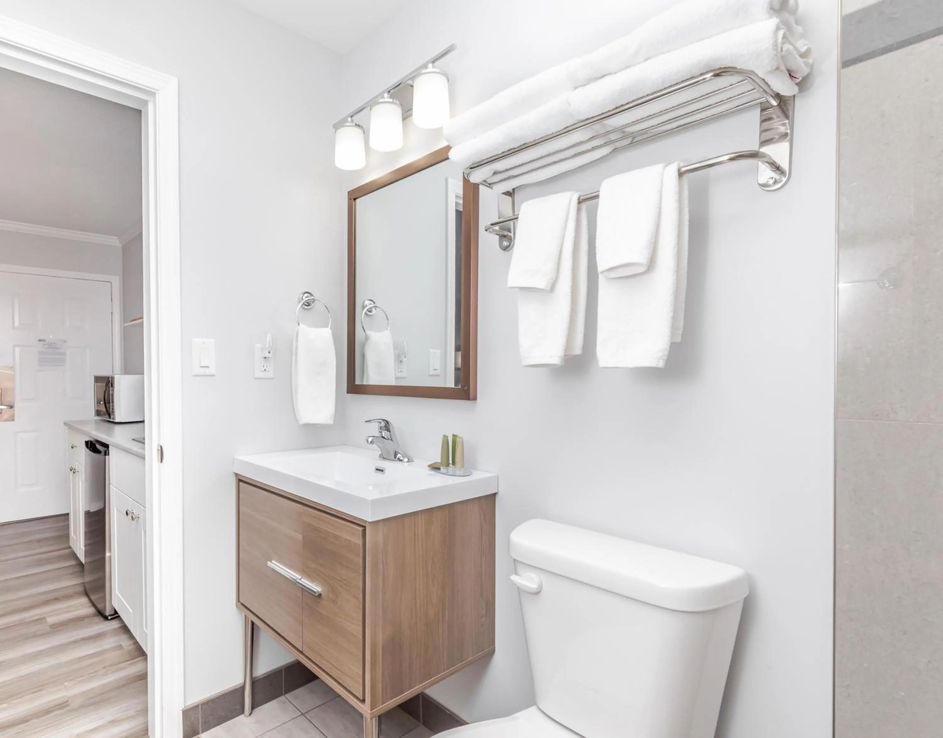 Bathroom in Westridge Motor Inn