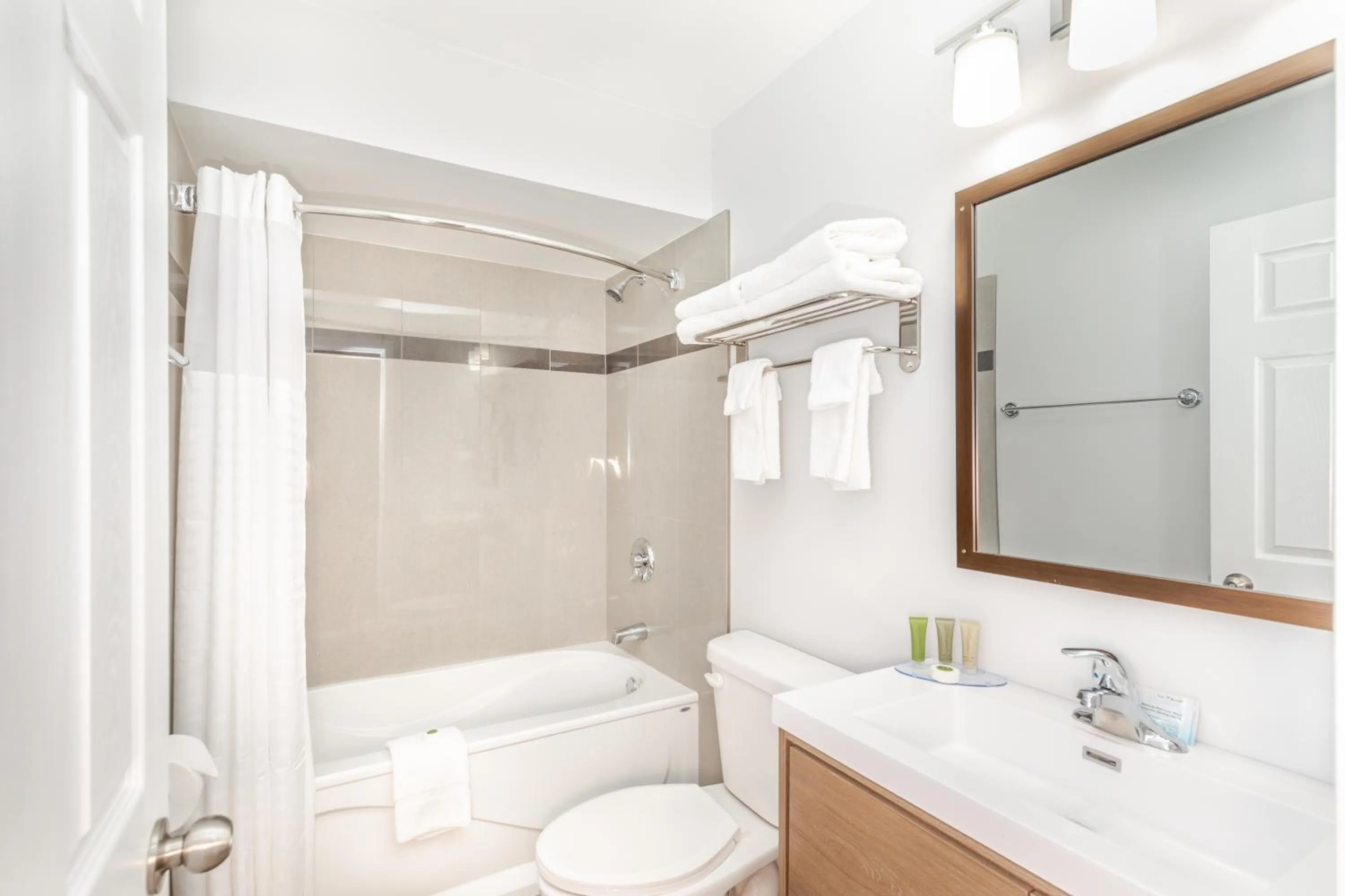 Shower in Westridge Motor Inn