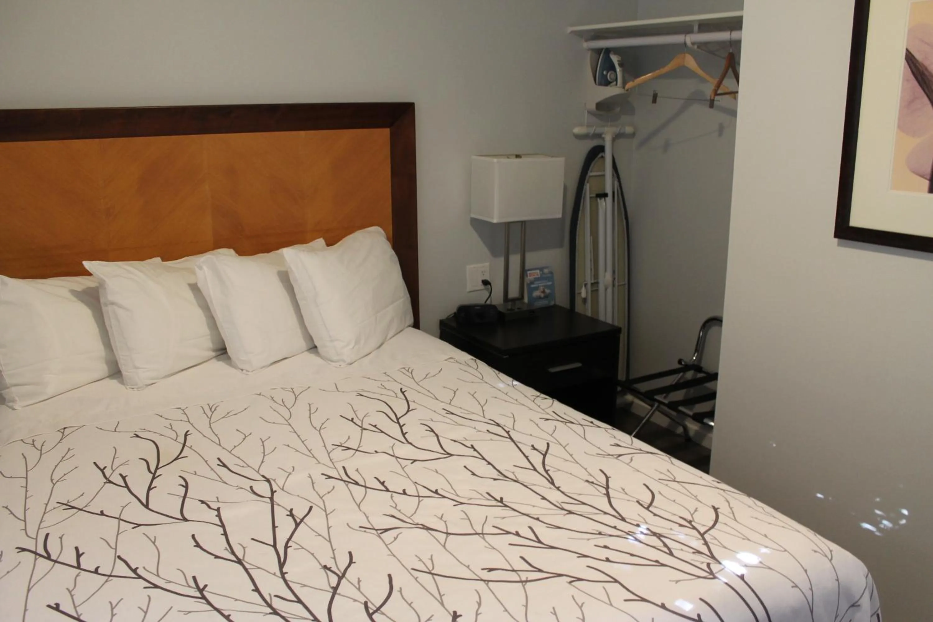 Bed in Westridge Motor Inn