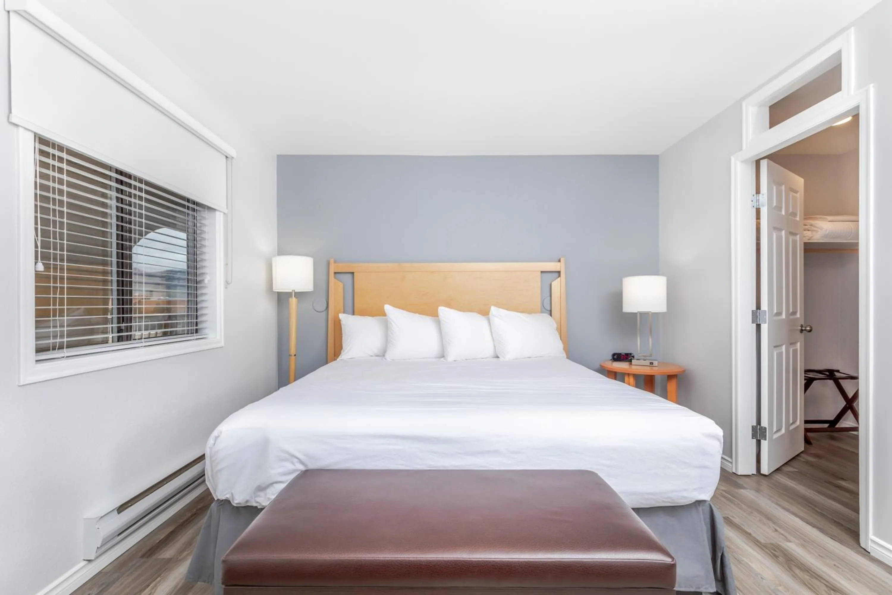 Bedroom, Bed in Westridge Motor Inn