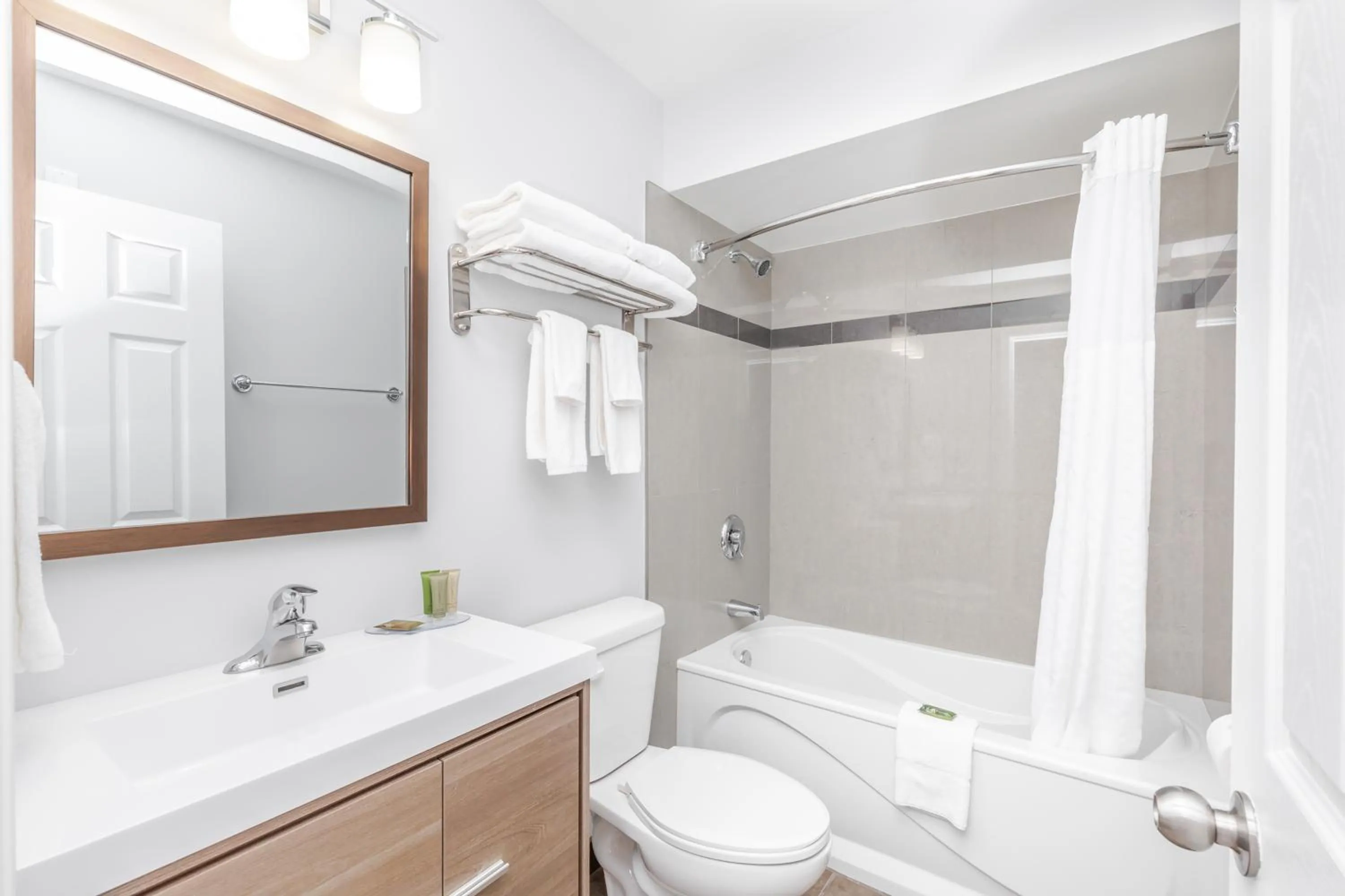 Bathroom in Westridge Motor Inn