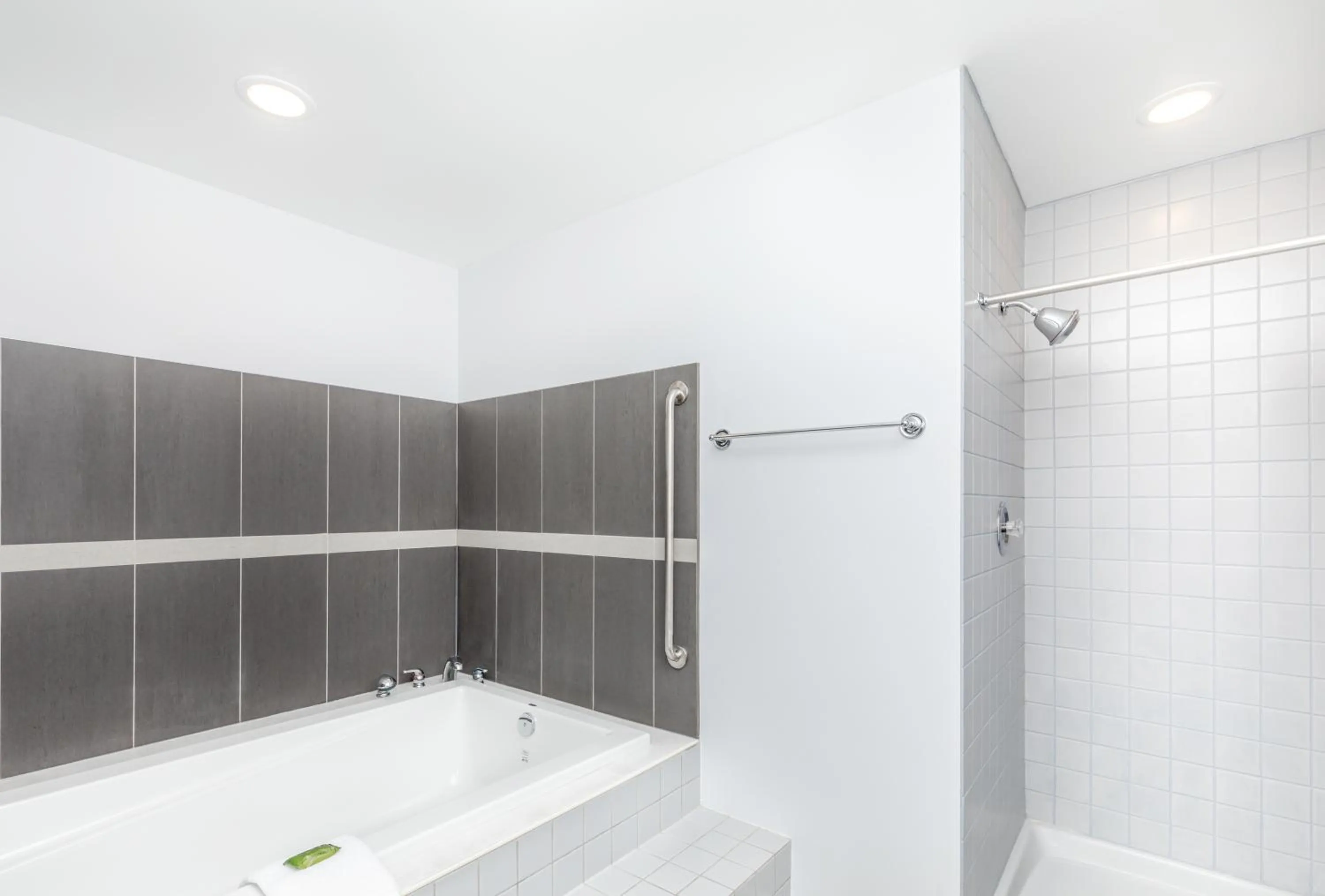 Shower in Westridge Motor Inn